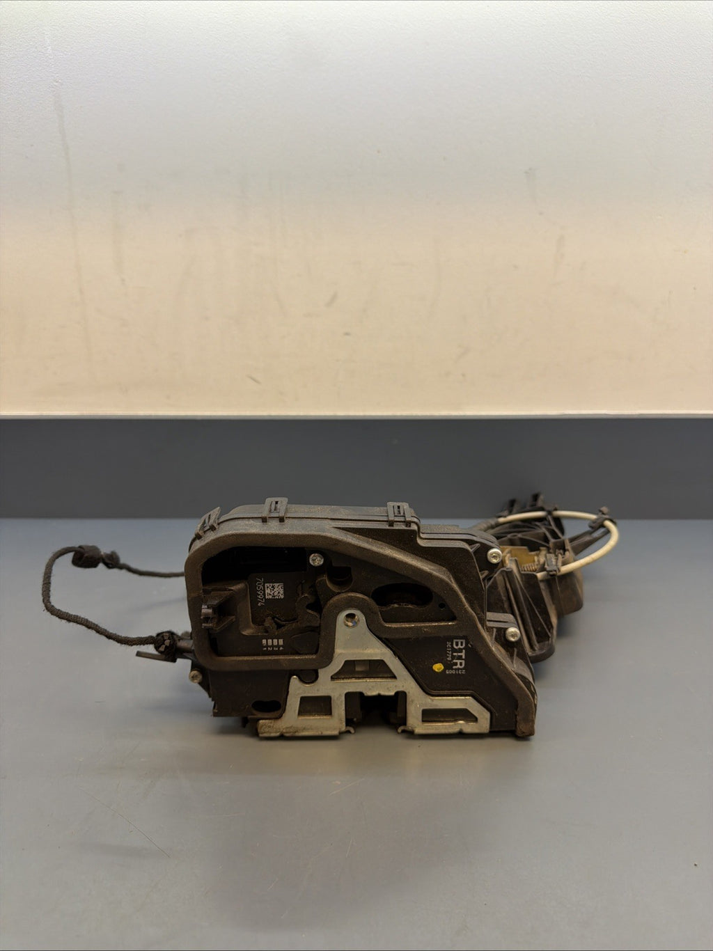 OEM BMW E90 E92 E60 Front RIGHT Door Lock Latch Actuator 7059974
