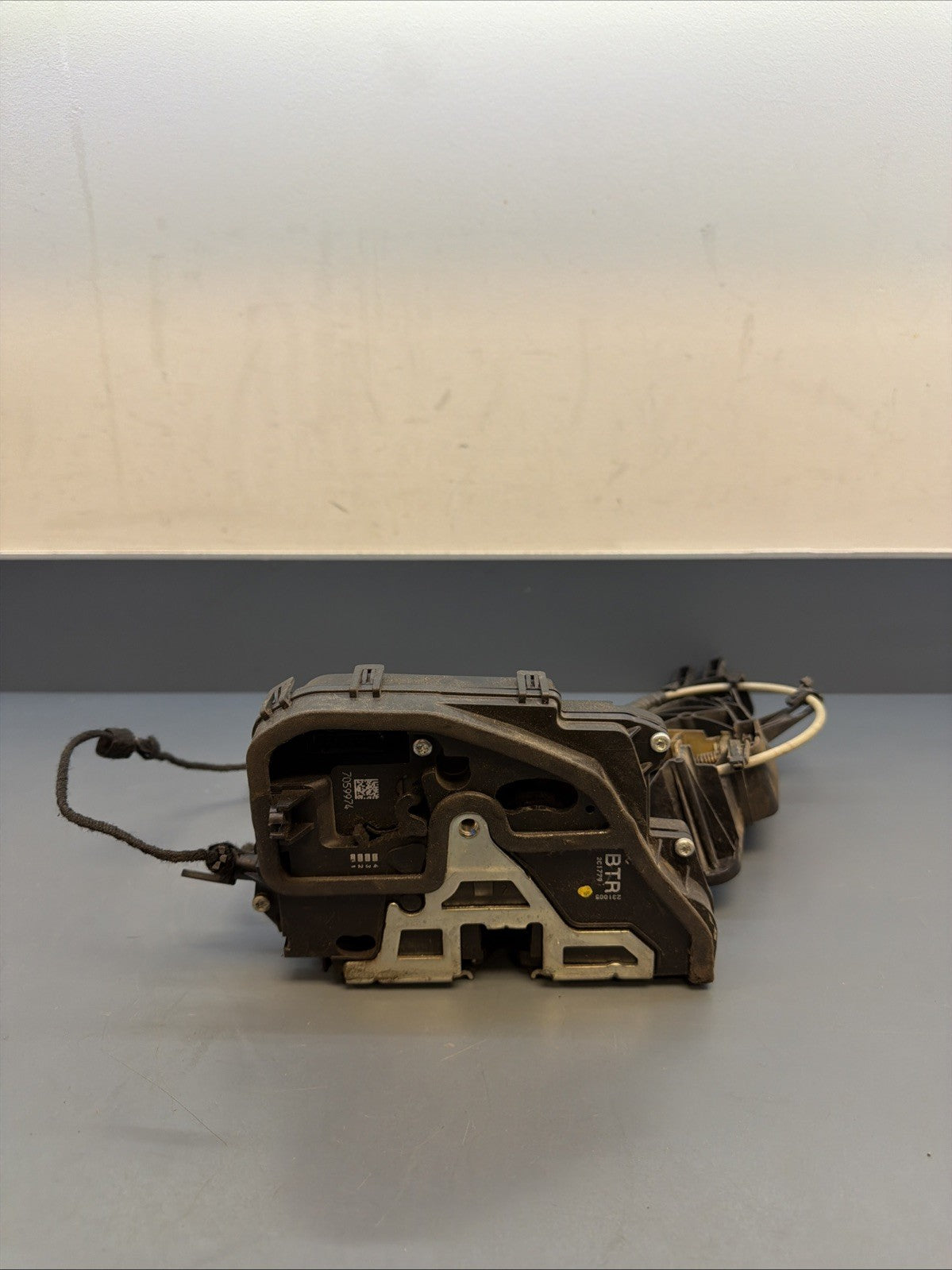 OEM BMW E90 E92 E60 Front RIGHT Door Lock Latch Actuator 7059974