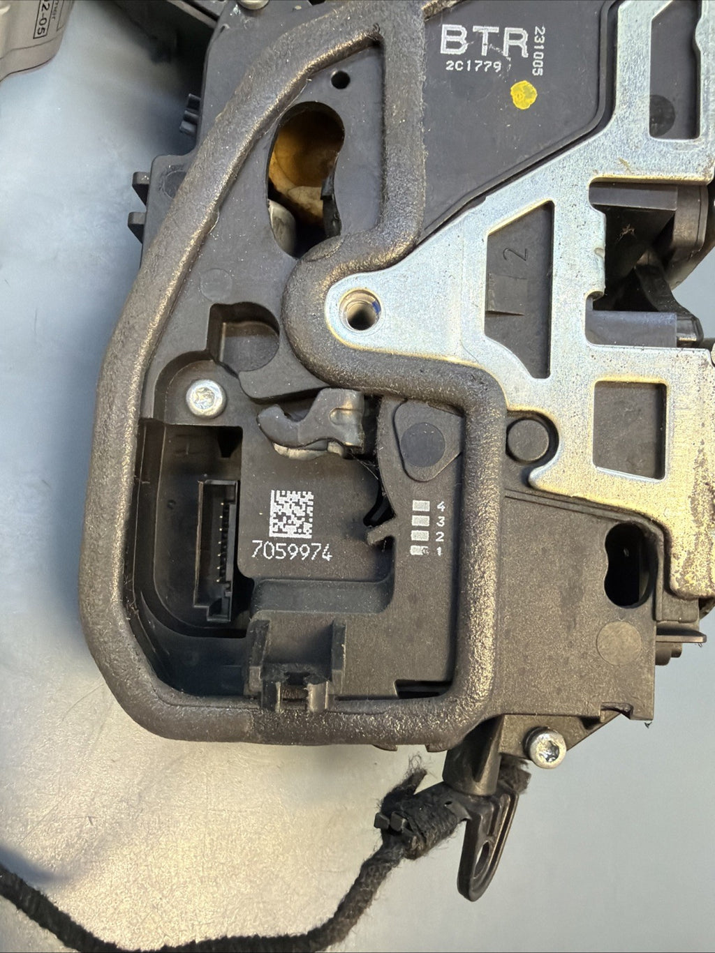 OEM BMW E90 E92 E60 Front RIGHT Door Lock Latch Actuator 7059974