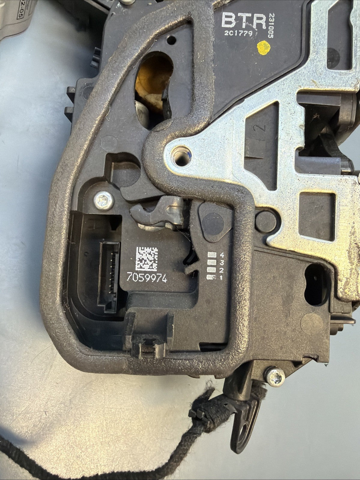 OEM BMW E90 E92 E60 Front RIGHT Door Lock Latch Actuator 7059974