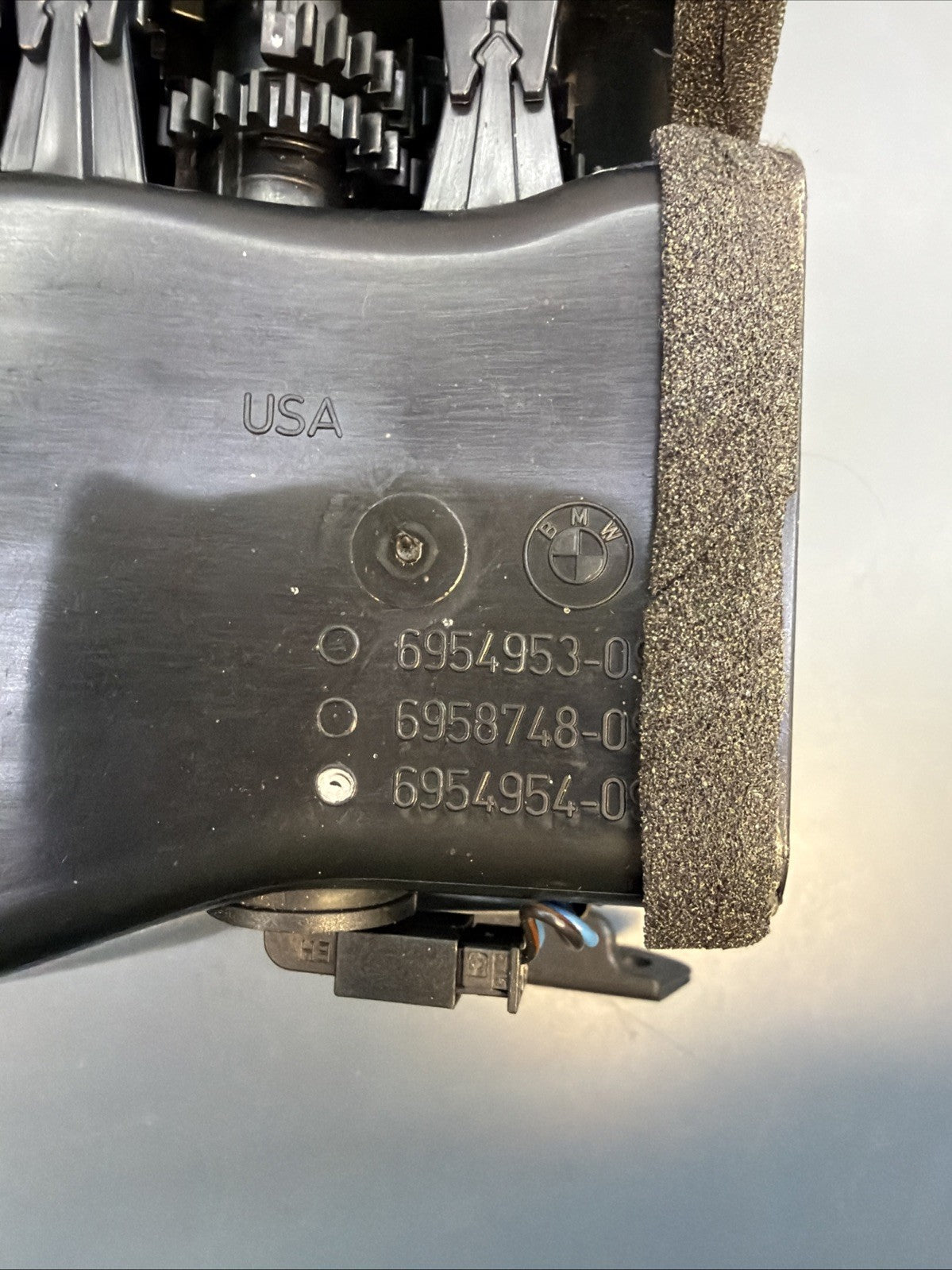 2007-2014 BMW X5 E70 REAR CENTER DASH AIR VENT DUCT 6954953 OEM