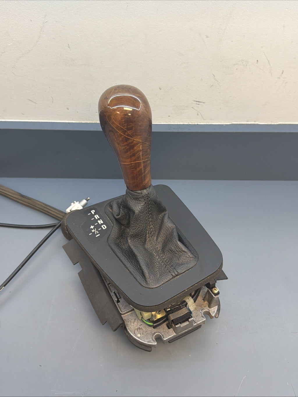 2000-2006 BMW 3 SERIES AUTOMATIC TRANSMISSION SHIFTER 1422277