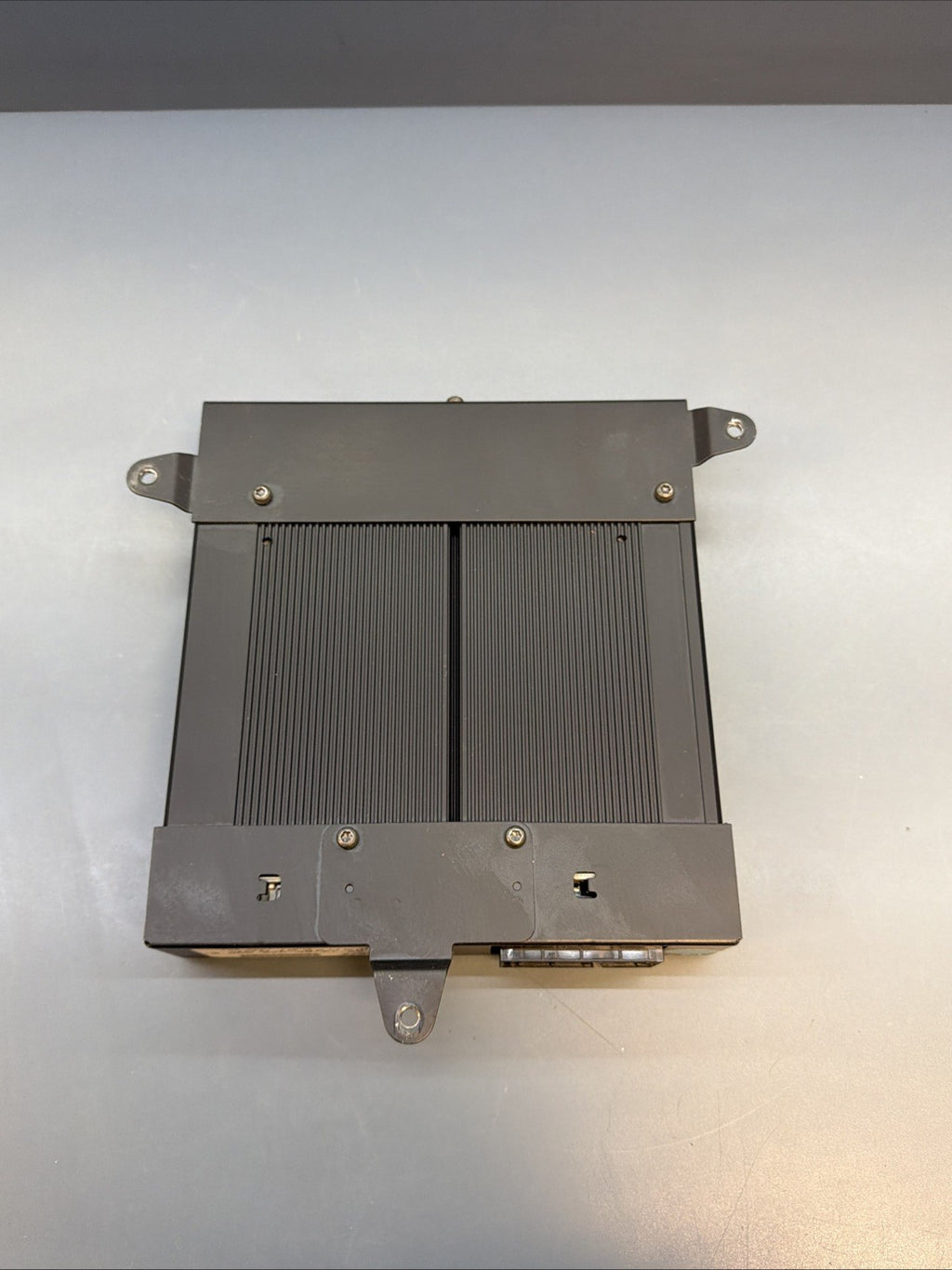 2000 01 02 03 04 2005 BMW 330i RADIO AUDIO AMPLIFIER HARMAN KARDON OEM 6920996