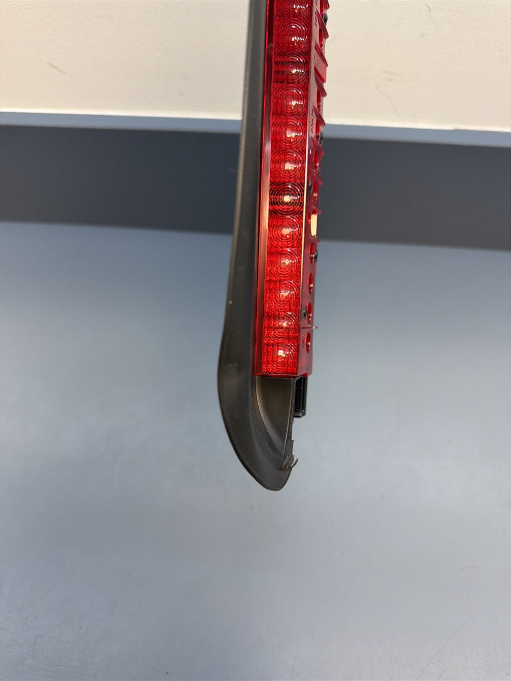 2006-2011 BMW E90 SEDAN 328I 330I 335I M3 THIRD BRAKE STOP LIGHT LAMP 7146059
