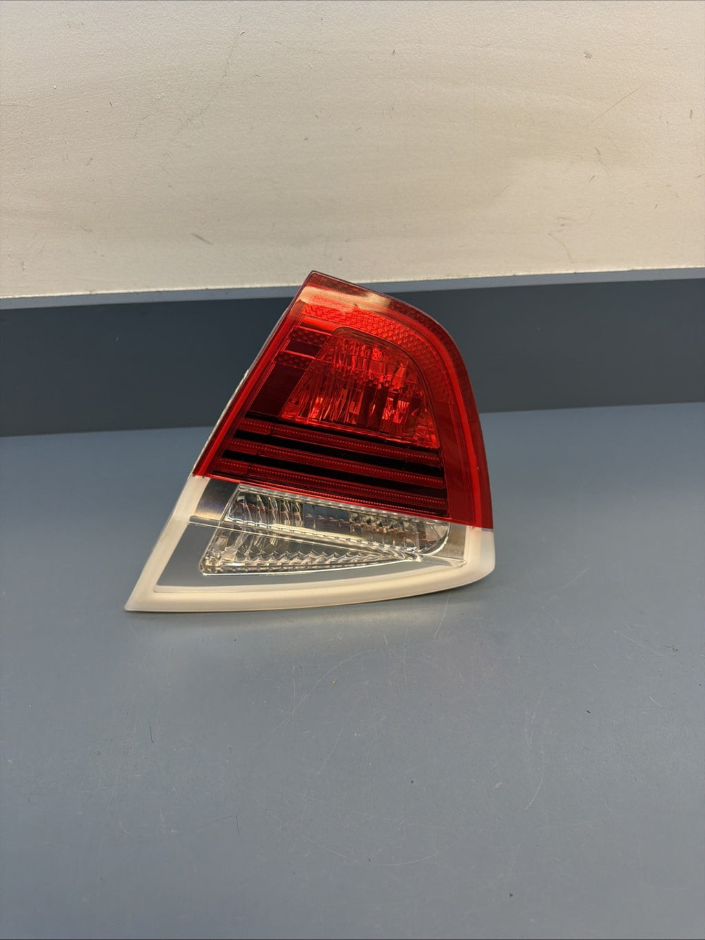 06-08 BMW E90 325i Rear Right Side Inner Tail Light Saloon 6937460 OEM PRE LCI
