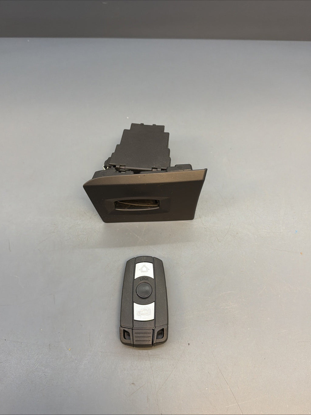 BMW E90 E93 328i ECU N52 3.0 Engine Computer Ignition Module Key MSV80 7624048