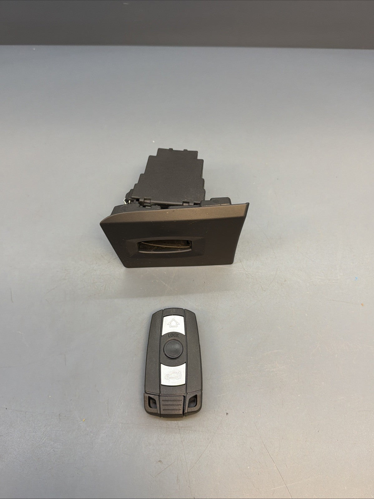 BMW E90 E93 328i ECU N52 3.0 Engine Computer Ignition Module Key MSV80 7624048
