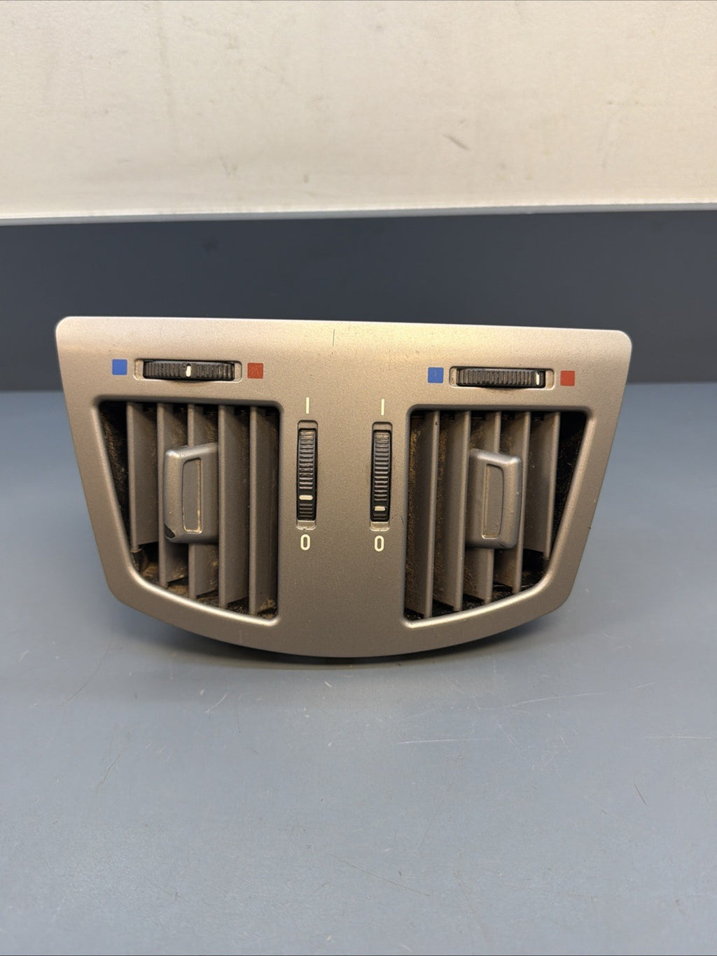 OEM REAR CENTER AC HEATER AIR VENT UNIT FOR 2006 2007 2008 BMW 750i 7002395