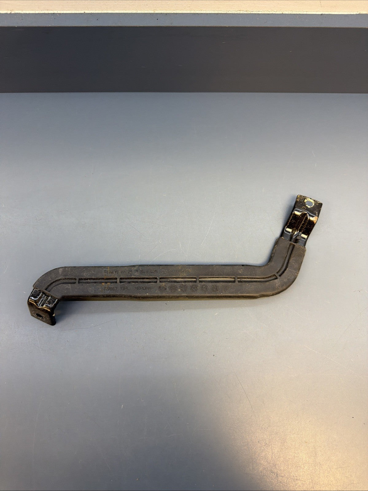 06-13 BMW E90 E92 335i 328i Secure Battery Tie Down Bracket Holder 7549425 OEM