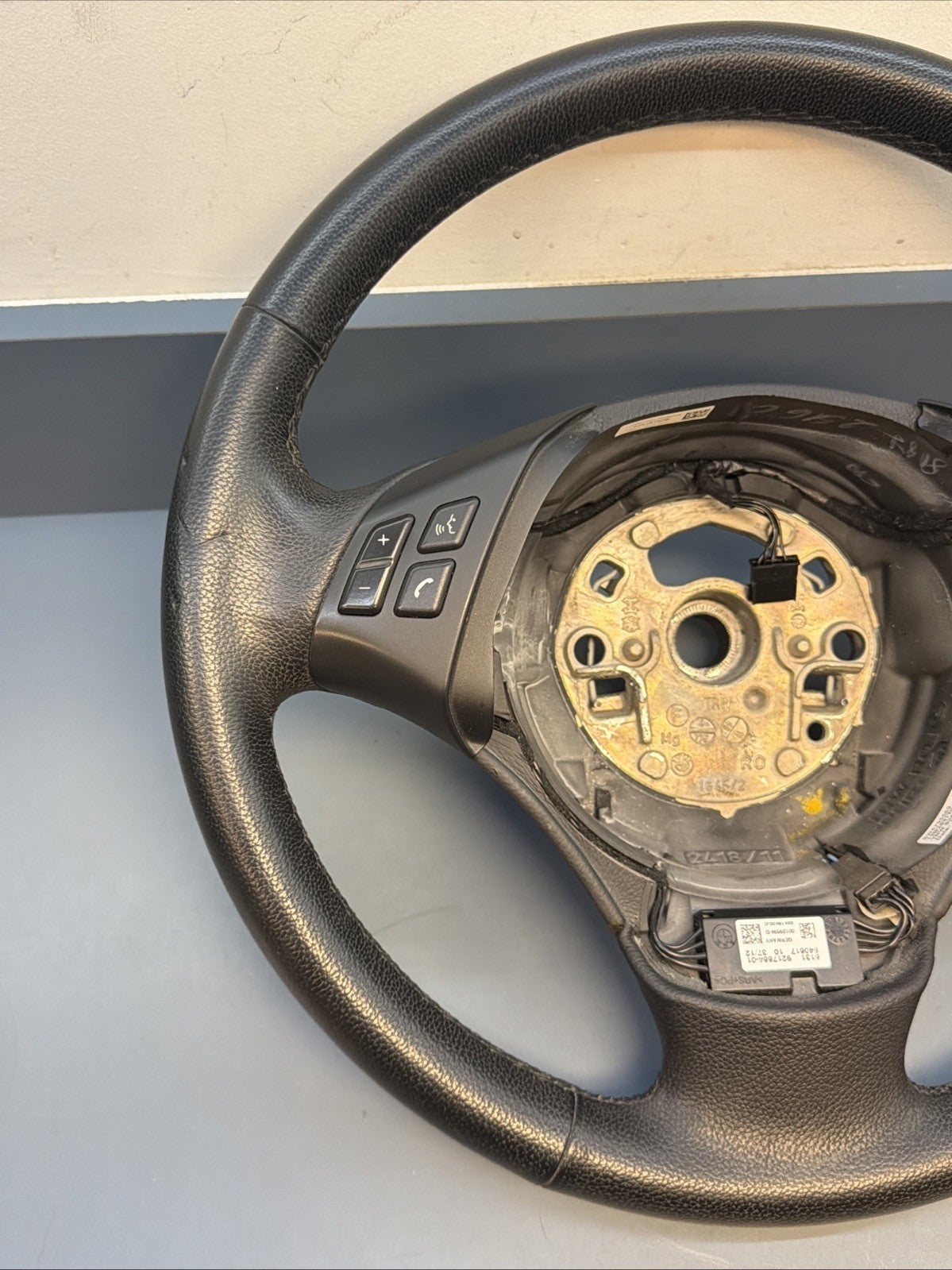 06-12 OEM BMW E90 E91 BASE Leather Steering Wheel Heated Multifunction 6795569