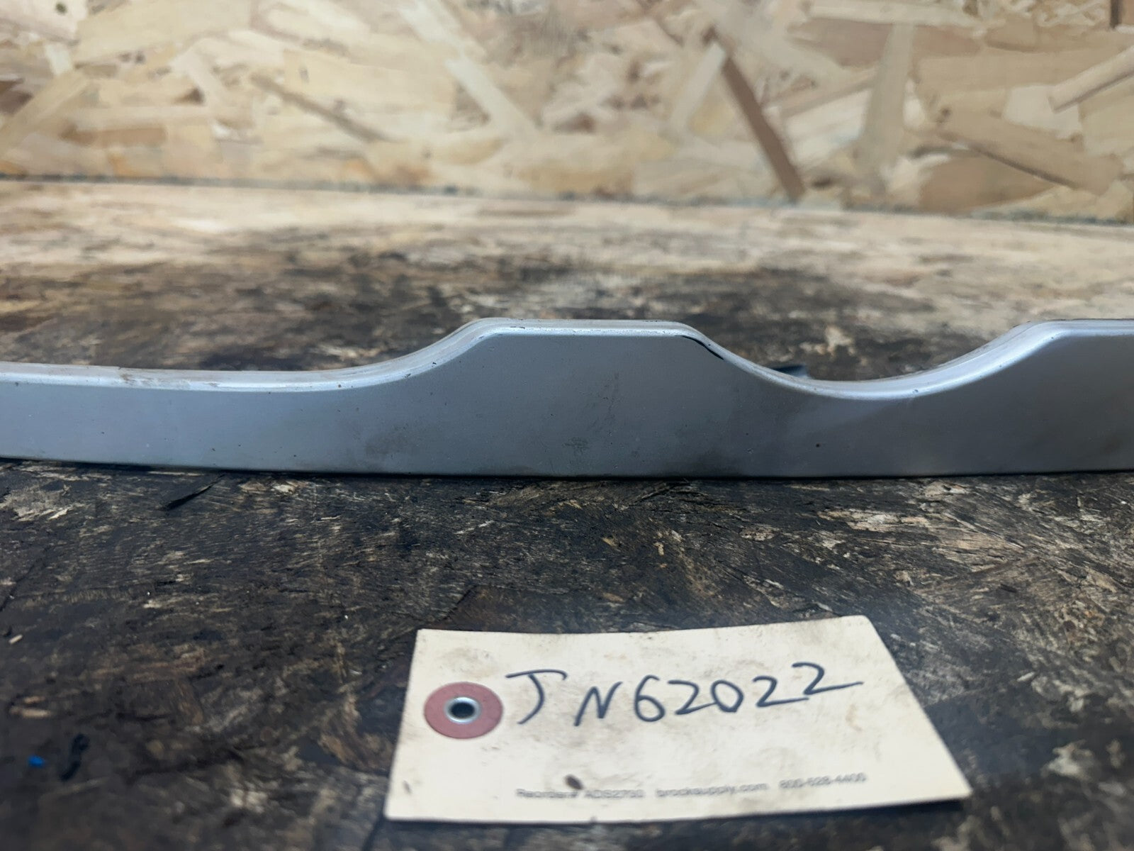 BMW 1997-2006 323ci RIGHT PASSENGER SIDE HEADLIGHT TRIM SILVER OEM 8208678