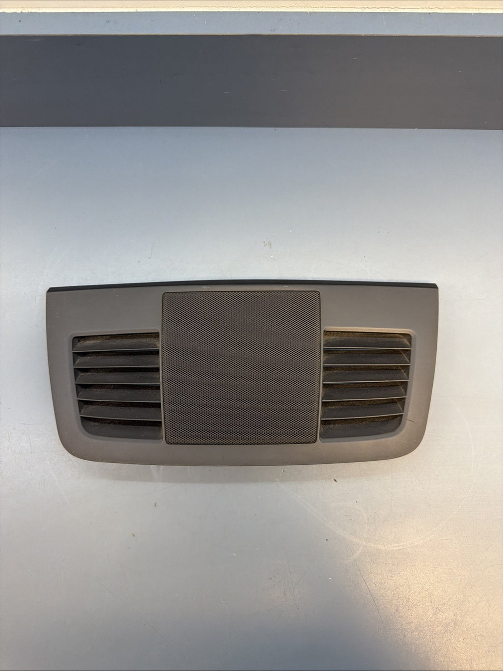 06-13 BMW 325i 328i 335i E90 E92 Center Dash Speaker Grill SINGLE HUMP 7123749