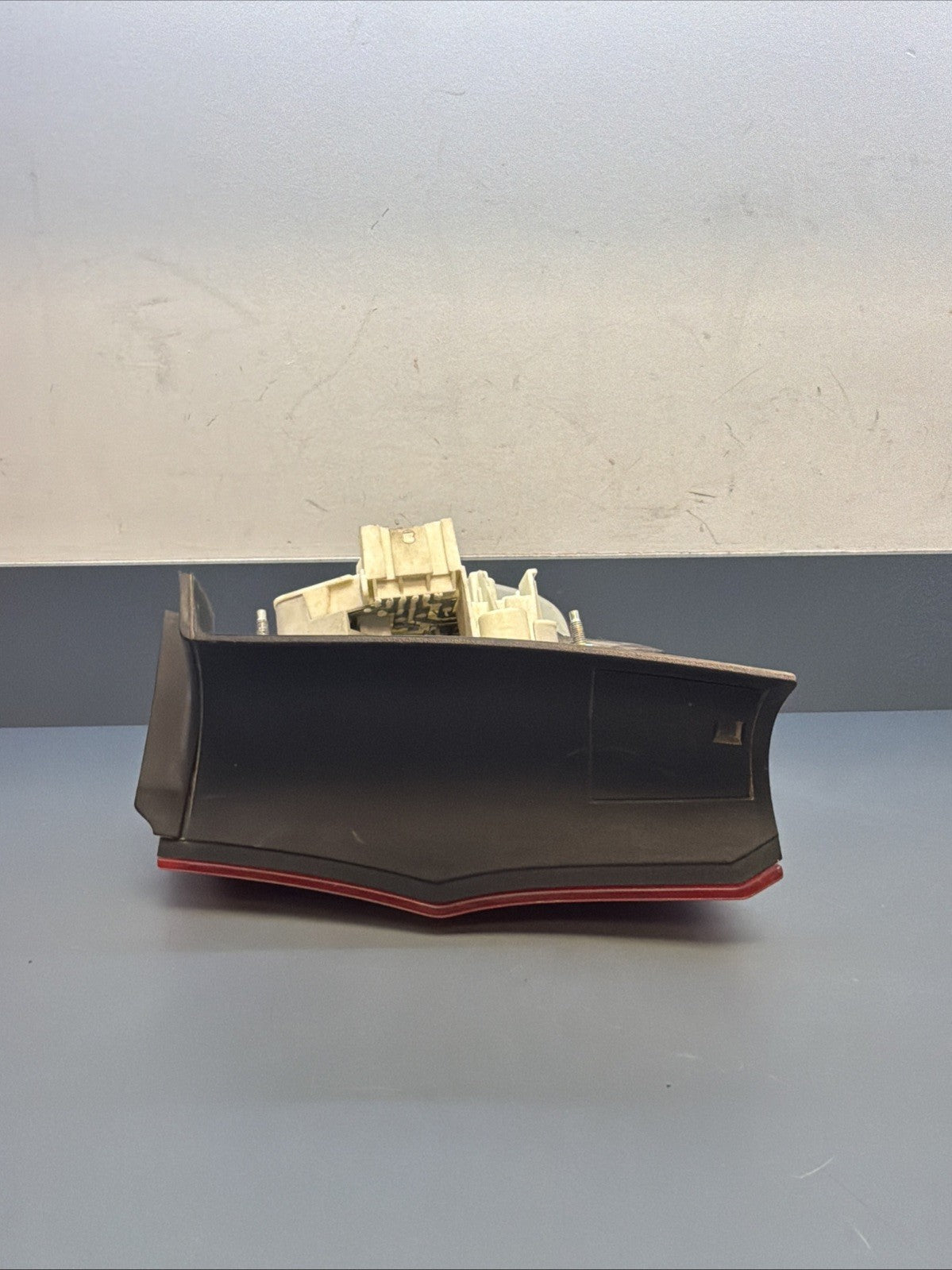 09-11 BMW E90 328i 335i LCI REAR LEFT DRIVER SIDE INNER TAIL LIGHT LAMP 7154157