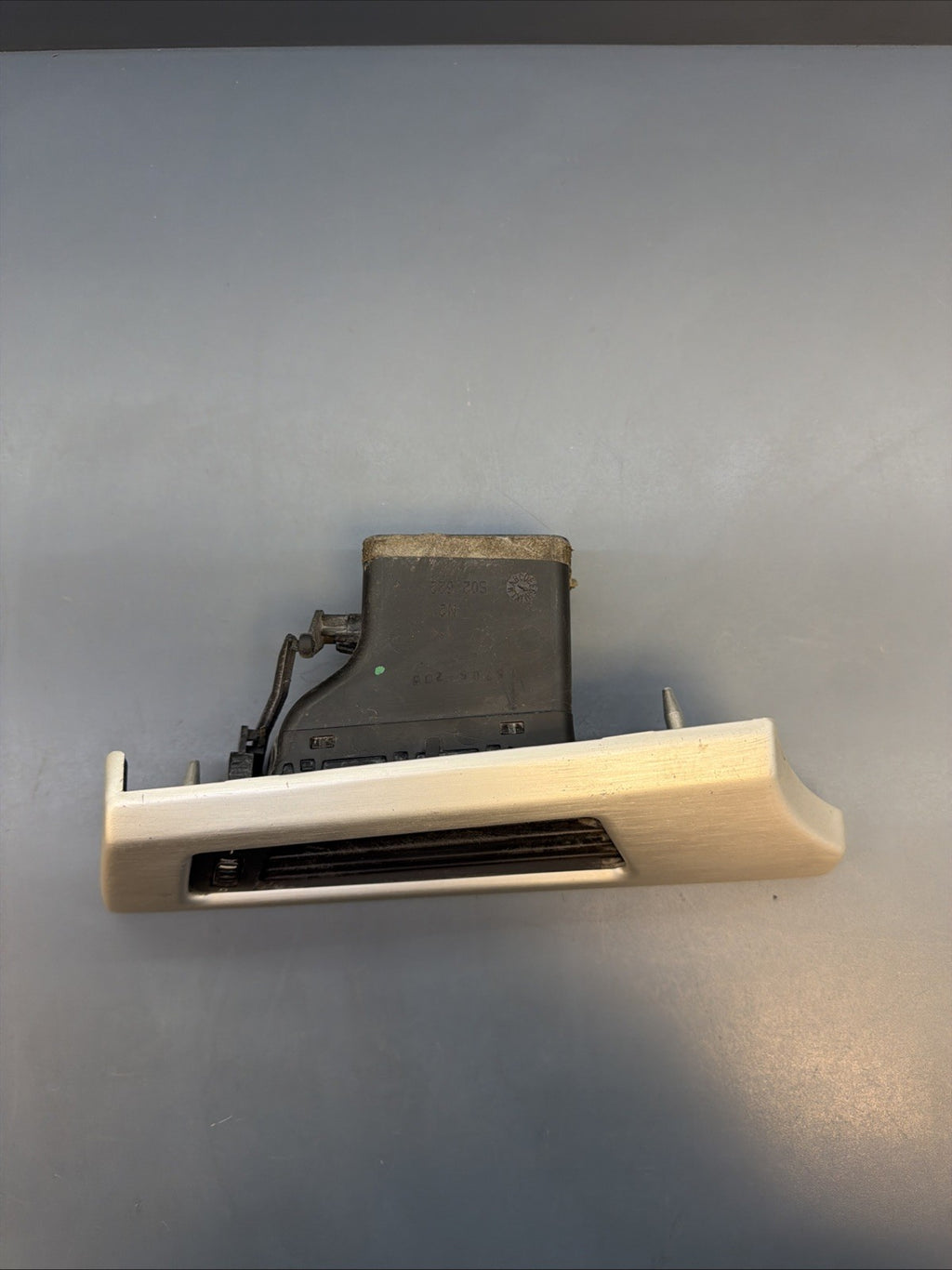 BMW 06-11 E90 3 SERIES FRONT LEFT DRIVER SIDE AIR VENT ALUMINUM TRIM 9123297