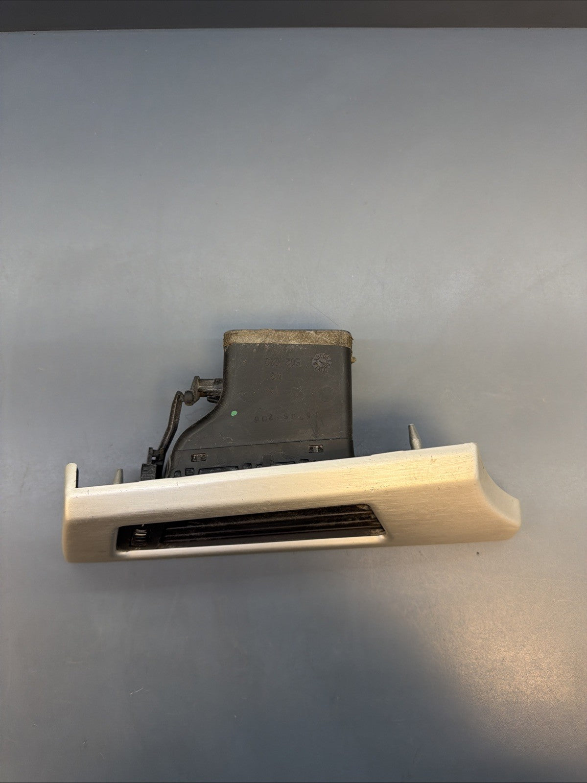 BMW 06-11 E90 3 SERIES FRONT LEFT DRIVER SIDE AIR VENT ALUMINUM TRIM 9123297