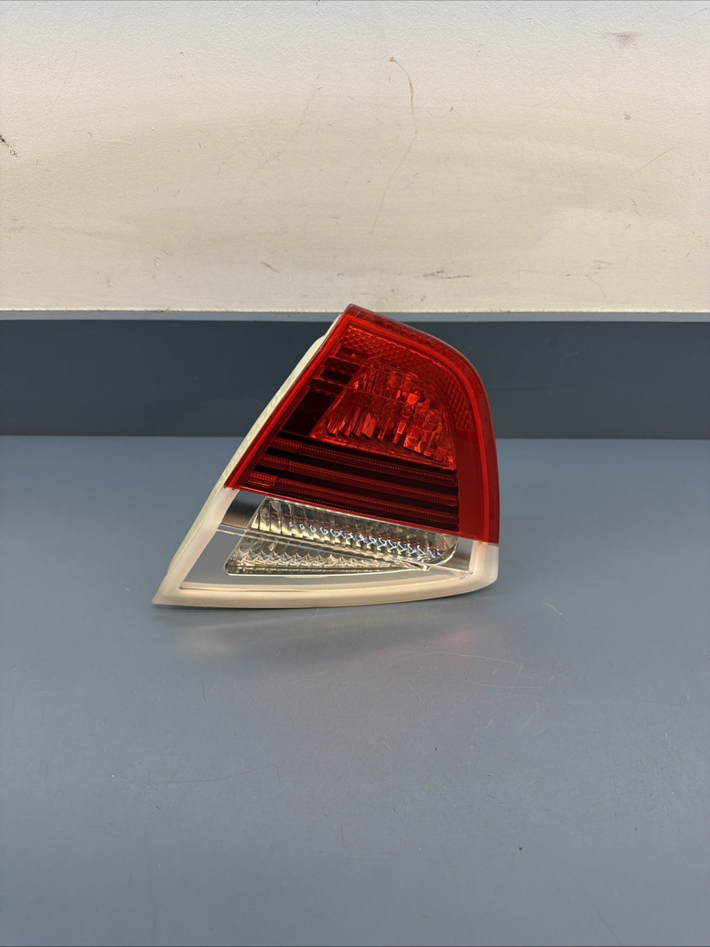 06-08 BMW E90 325i Rear Right Side Inner Tail Light Saloon 6937460 OEM PRE LCI