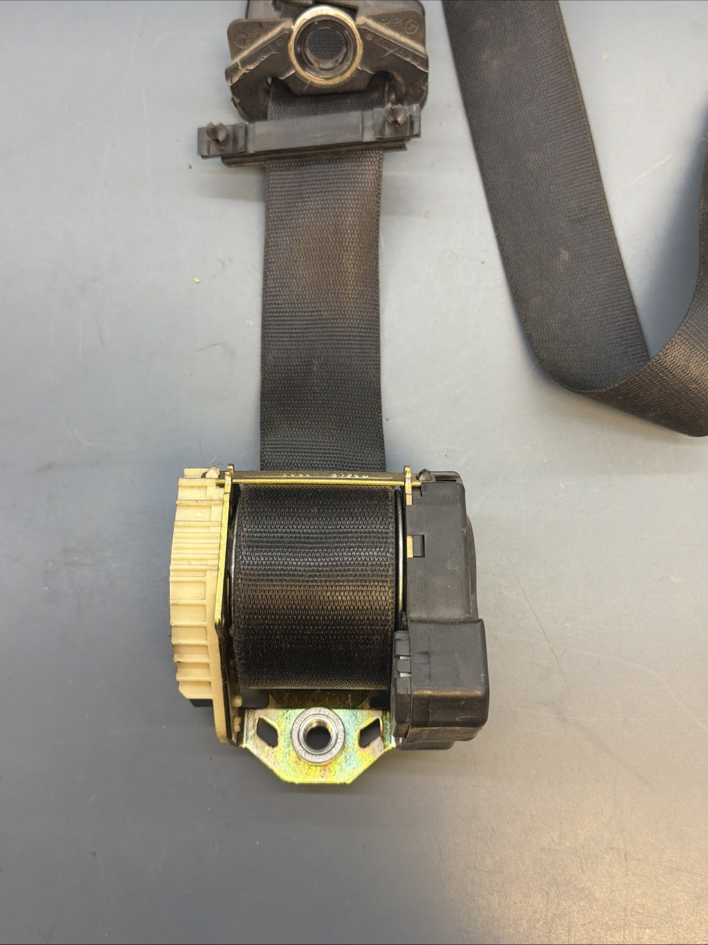 2000-2006 BMW X5 Seat Belt Retractor Front Left Driver E53 OEM 8408751