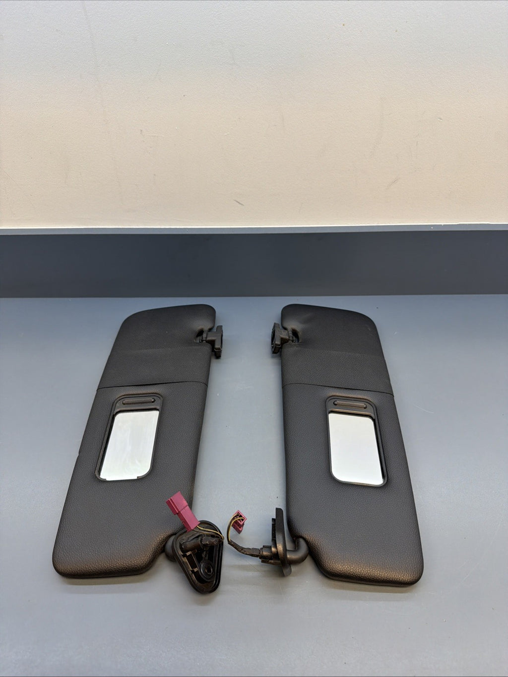 BMW E93 328i 335i Left/ Right Driver Convertible Interior Sun Visor SET 6905983