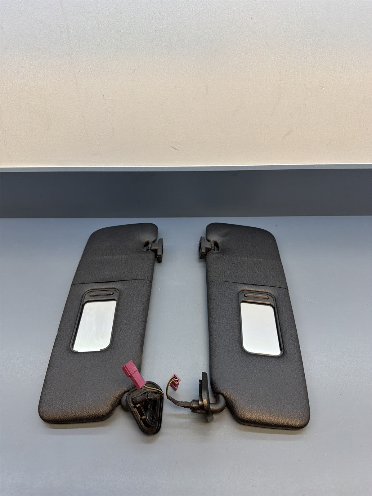 BMW E93 328i 335i Left/ Right Driver Convertible Interior Sun Visor SET 6905983