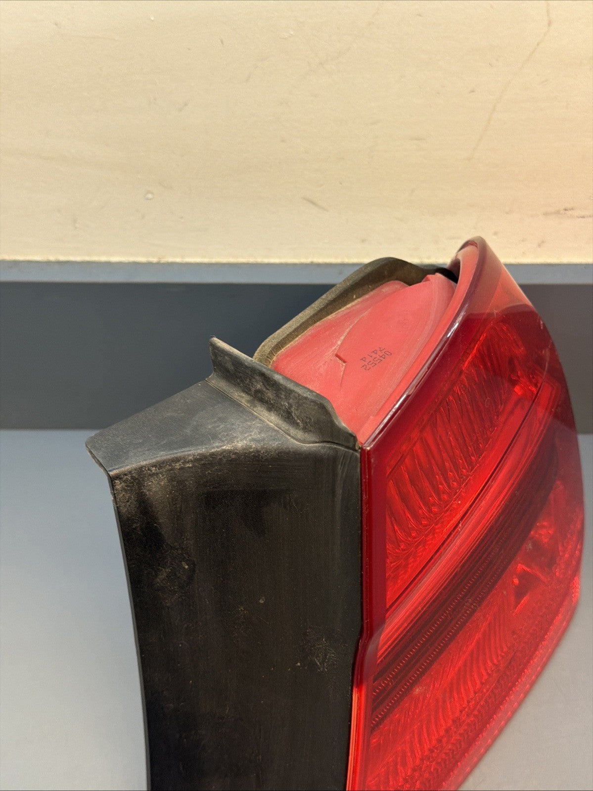 2006-2008 BMW E90 OUTTER PASSANGER PRE LCI TAIL LIGHT 7161956