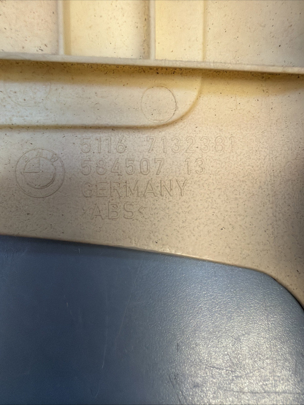 BMW 3 E90 E91 Rear Center Console Trim With Vent Grill Covering Tan 7132381