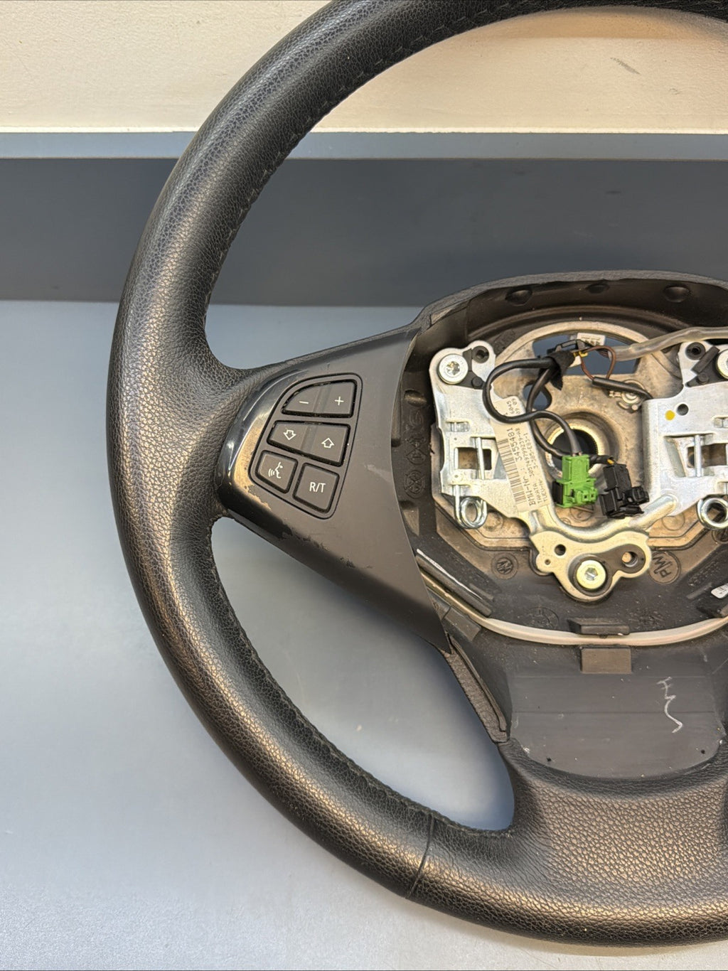 BMW 06-10 E83 X3 BLACK LEATHER STEERING WHEEL W MULTIFUNCTION CONTROLLS 3455481
