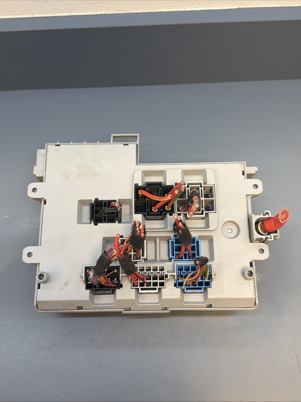 2006-2008 BMW 330i E90 Power Distribution Fuse Relay Box 6906622 61146906622
