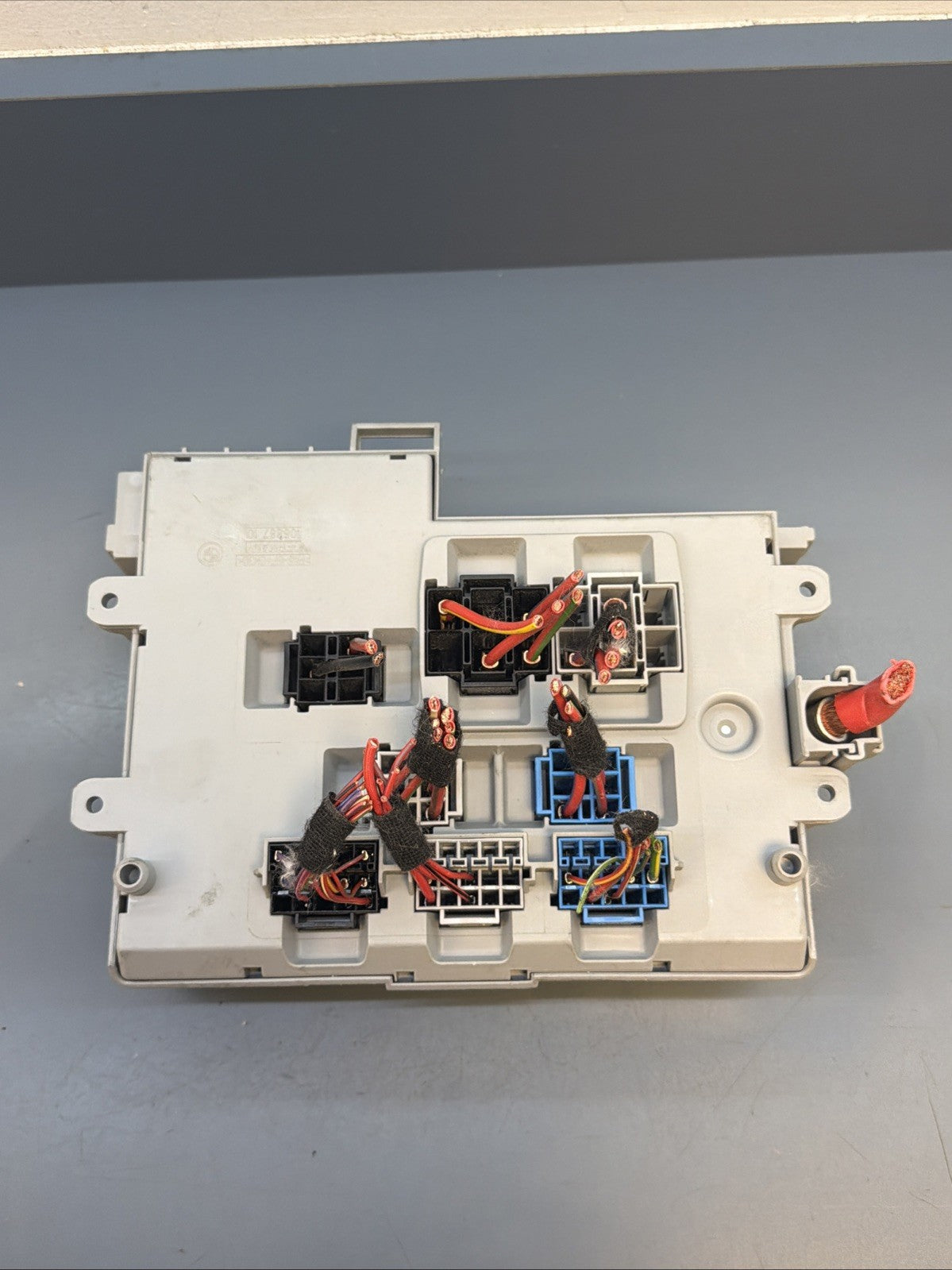 2006-2008 BMW 330i E90 Power Distribution Fuse Relay Box 6906622 61146906622
