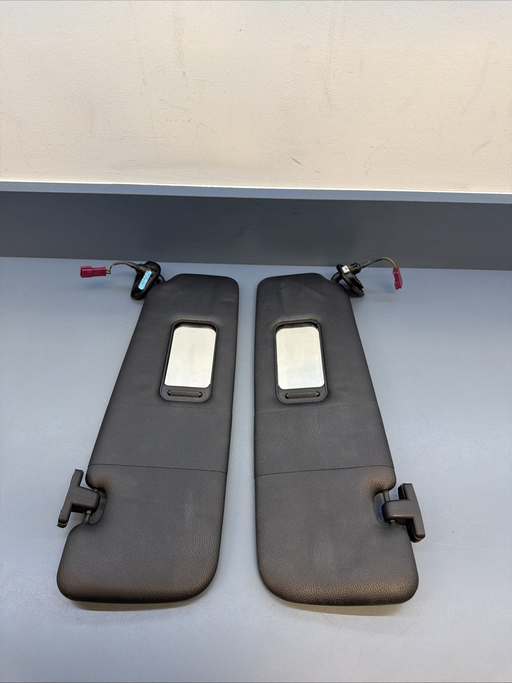 OEM BMW E88 E93 128 135 328 335 M3 CONVERTIBLE Left Right Sun Visor Black SET
