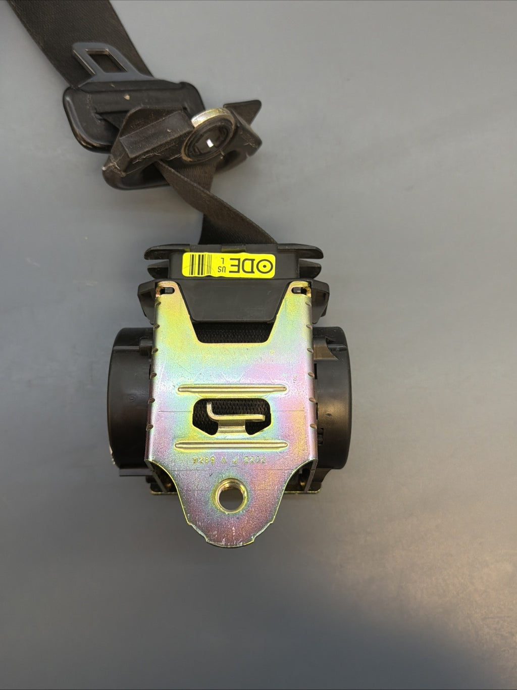 2001-2005 BMW 325I 325XI FRONT LEFT DRIVER SEAT BELT RETRACTOR 7009857 OEM
