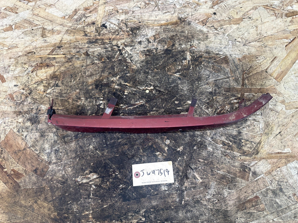 BMW 1997-2006 323ci RIGHT PASSENGER SIDE HEADLIGHT TRIM RED OEM 8208678