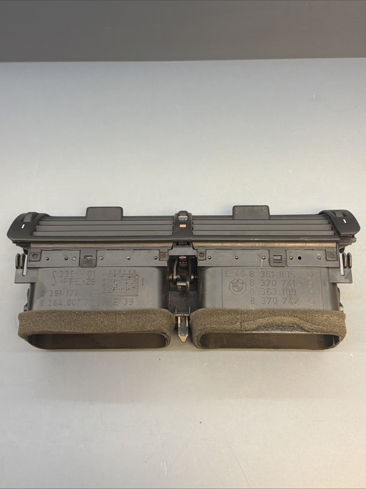 Genuine BMW E39 E46 Center Dash Air Vent Grill Assembly 8391179