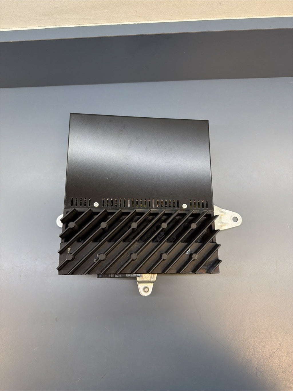 BMW 2003-2010 E83 HiFi AUDIO RADIO STERIO AMPLIFIER AMP OEM 9143150