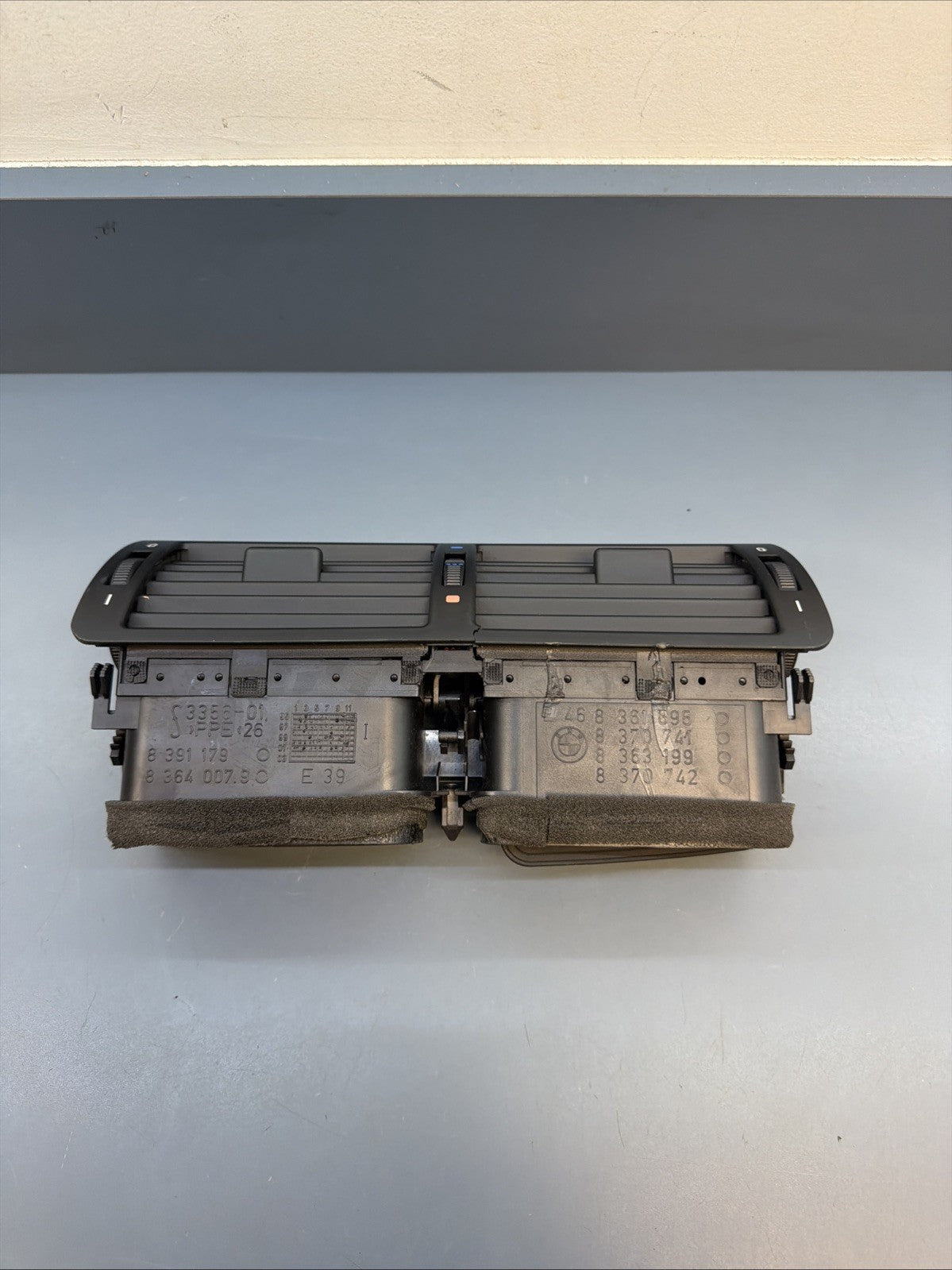 BMW 1997-2006 E46 3 SERIES BLACK CENTER INTERIOR VENT ASSEMBLY OEM 8361895