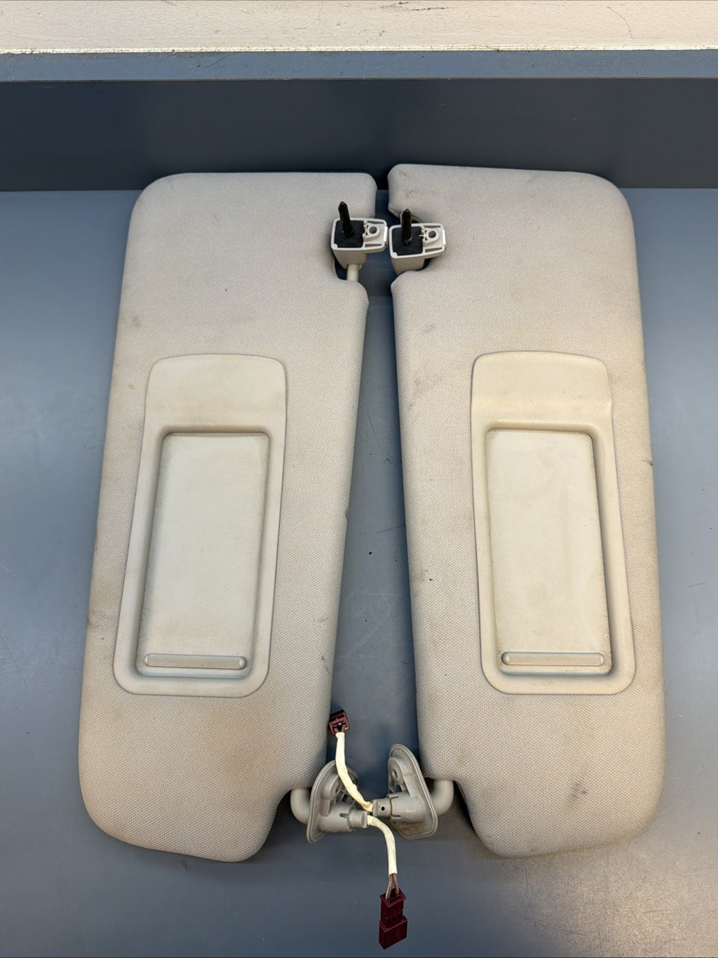 BMW E90 E91 E92 E93 Sun Visor Set Driver & Passenger Gray 6957369 6957370 CLOTH