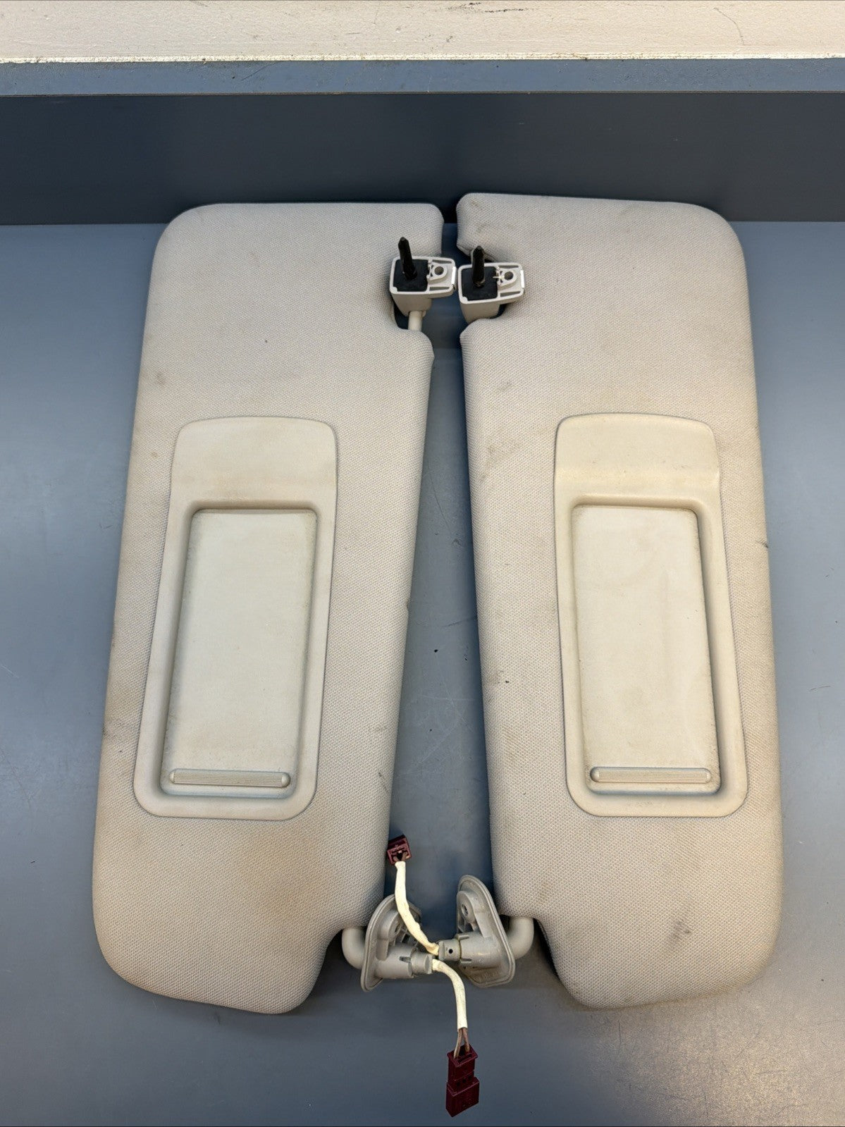 BMW E90 E91 E92 E93 Sun Visor Set Driver & Passenger Gray 6957369 6957370 CLOTH