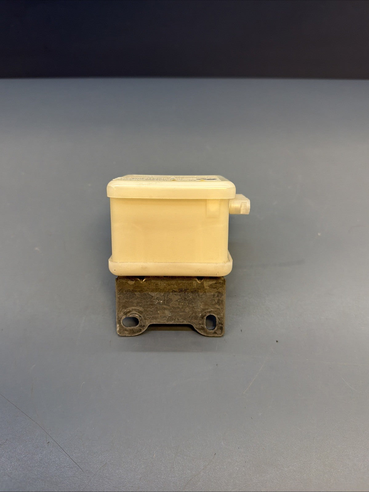 97-03 BMW E46 E39 SECURITY INCLINATION INDICATOR SENSOR MODULE OEM 8386932