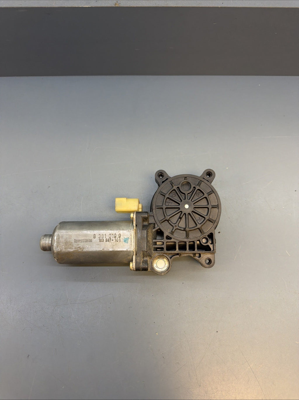 2000-2006 BMW X5 E53 OEM Driver Left Front Window Motor 8381019