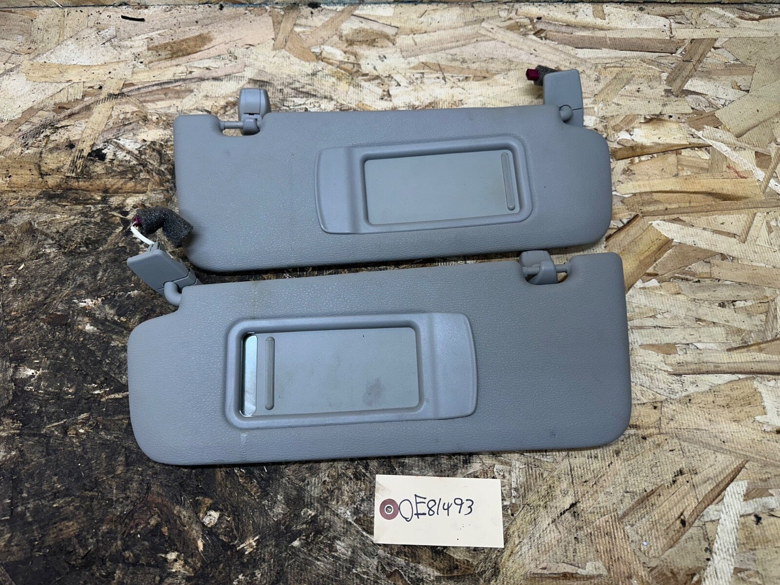 BMW 11-19 F25 X3 DRIVER AND PASSANGER SUN VISOR AND MICROPHONE SET LIGHT GRAY
