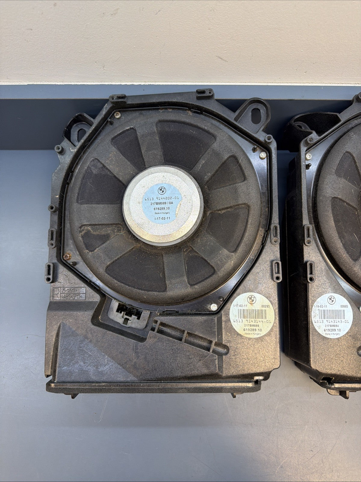 08-13 BMW E92 E90 3 SER FRONT LEFT & RIGHT HI-FI SUBWOOFER SET 9143143 9143144