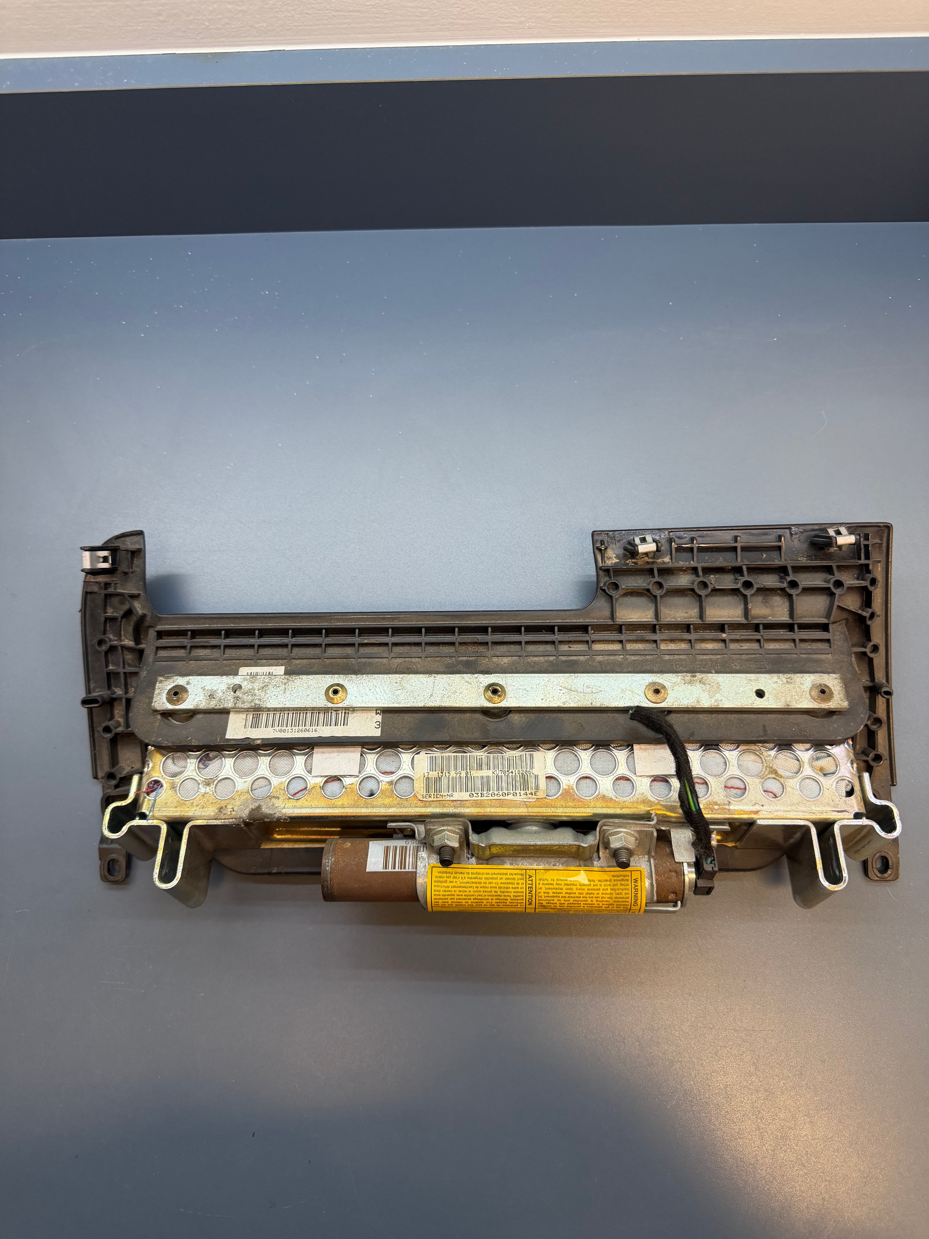 BMW E85 Z4 Left front knee Airbag KU705418206L