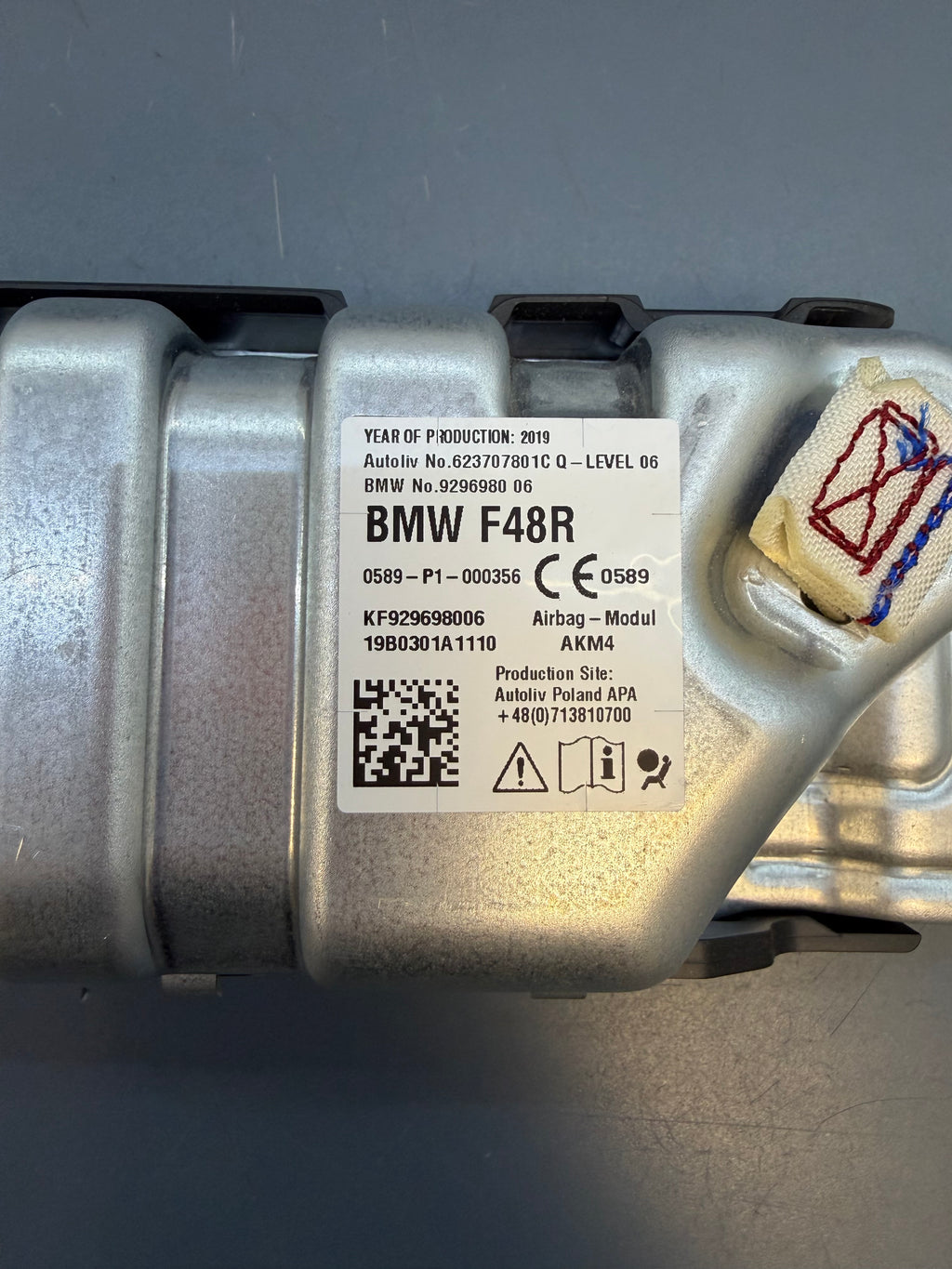 BMW F39 X2 Right side knee Airbag KF929698006