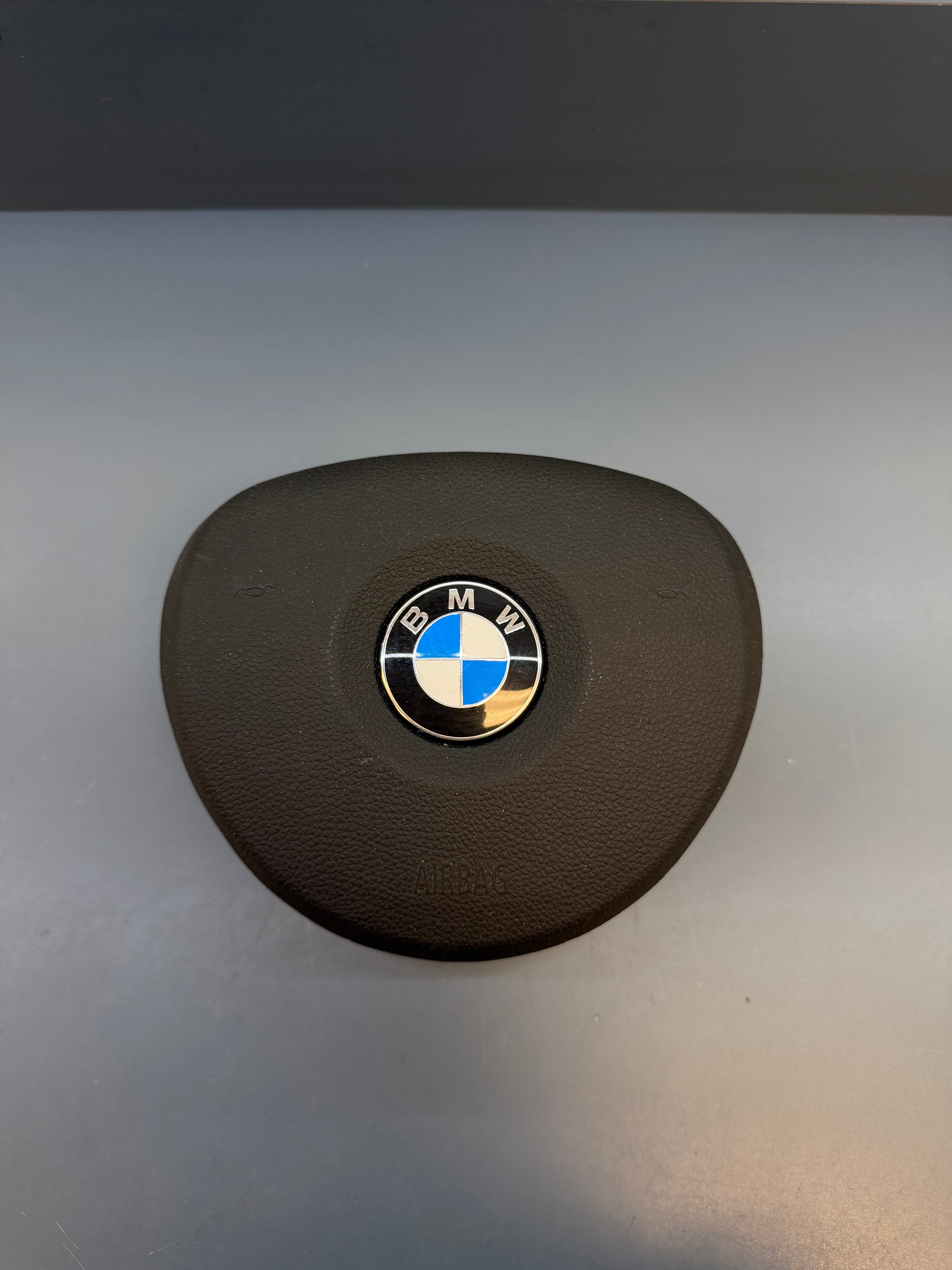 BMW E81 E82 E87 E88 E90 E91 E93 E92
Steering Wheel Airbag 3051642