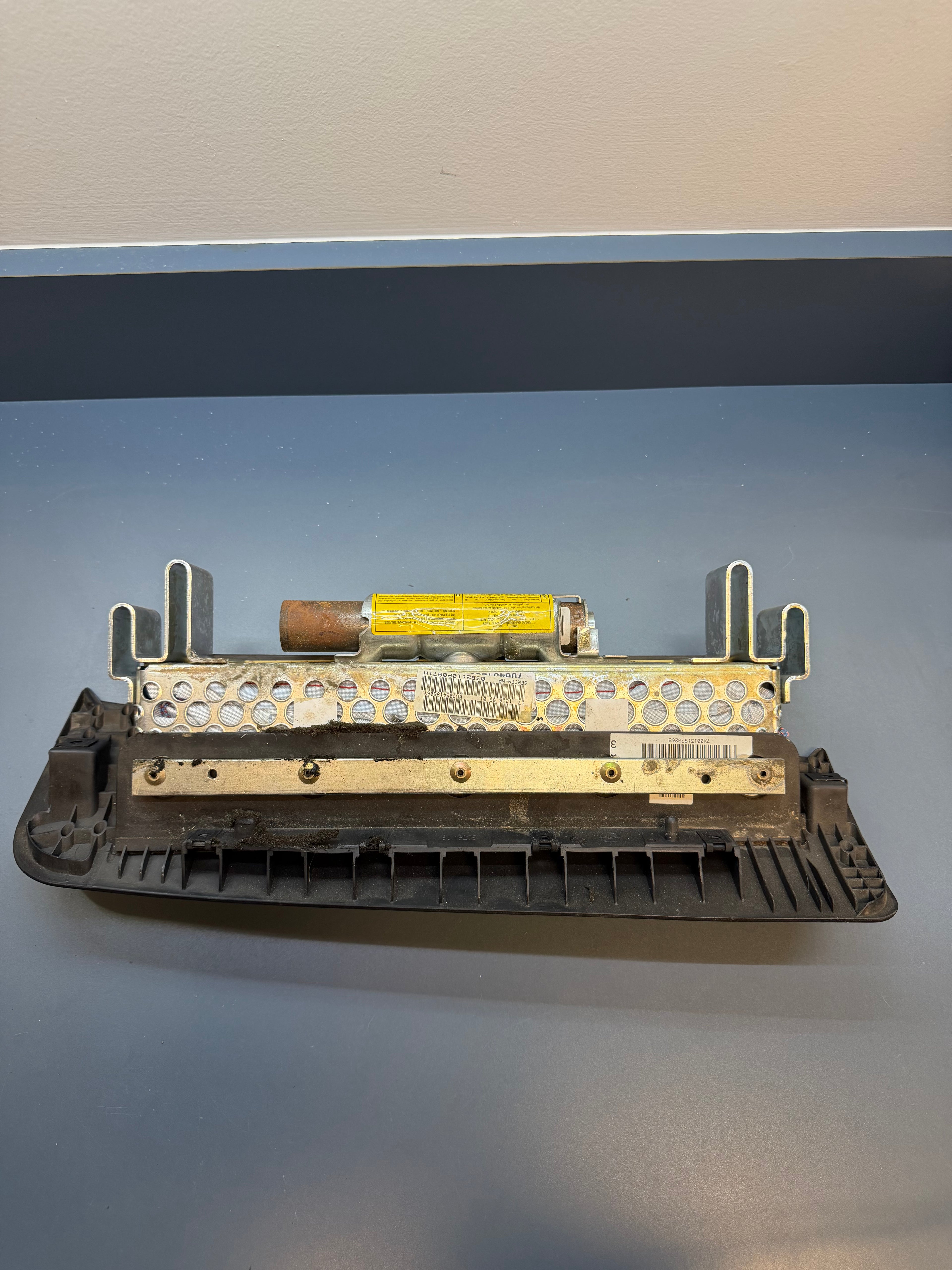 BMW E85 Z4 Right passenger Knee Airbag KV705418606Y