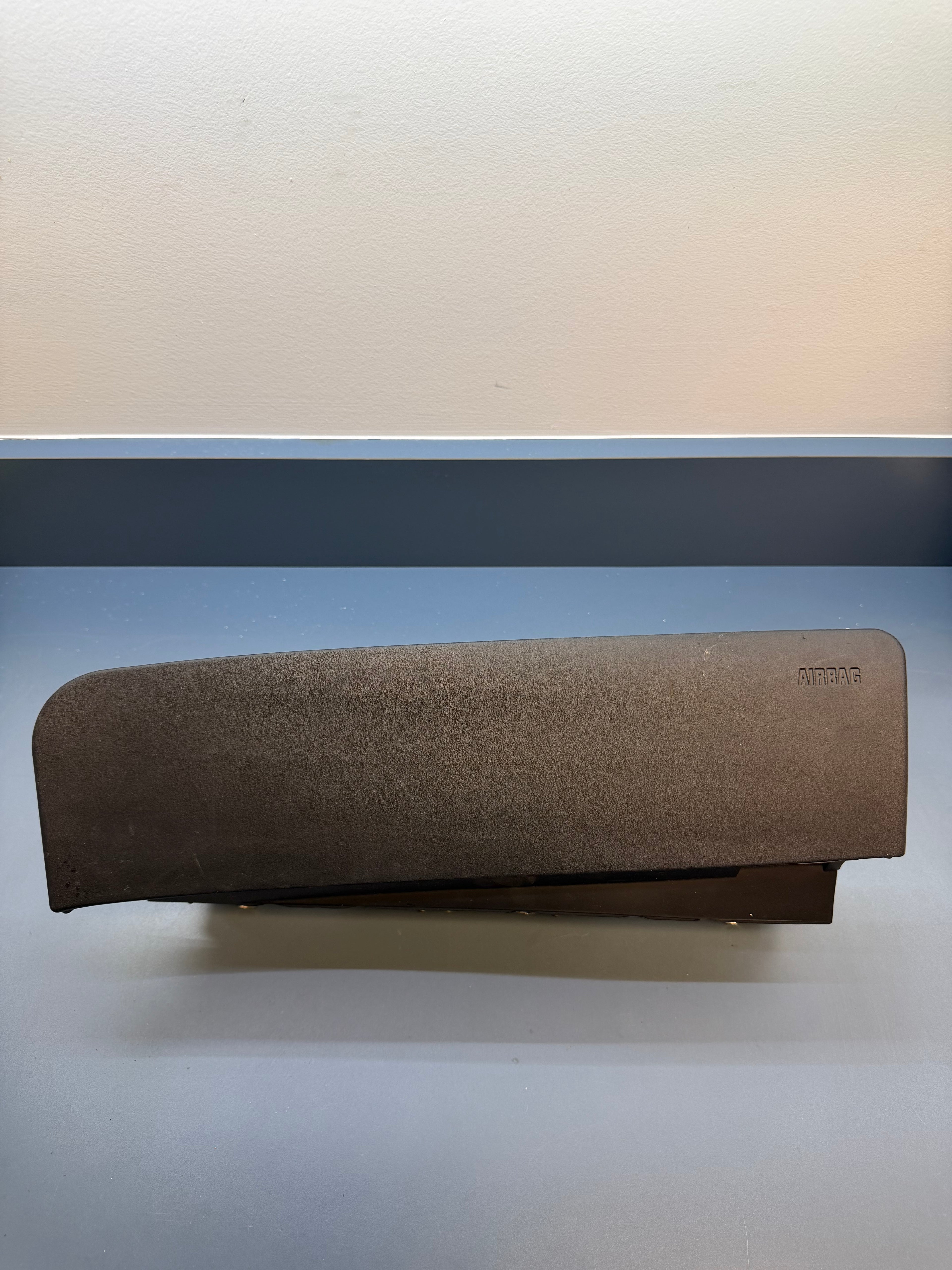 BMW E85 Z4 Right passenger Knee Airbag KV705418606Y