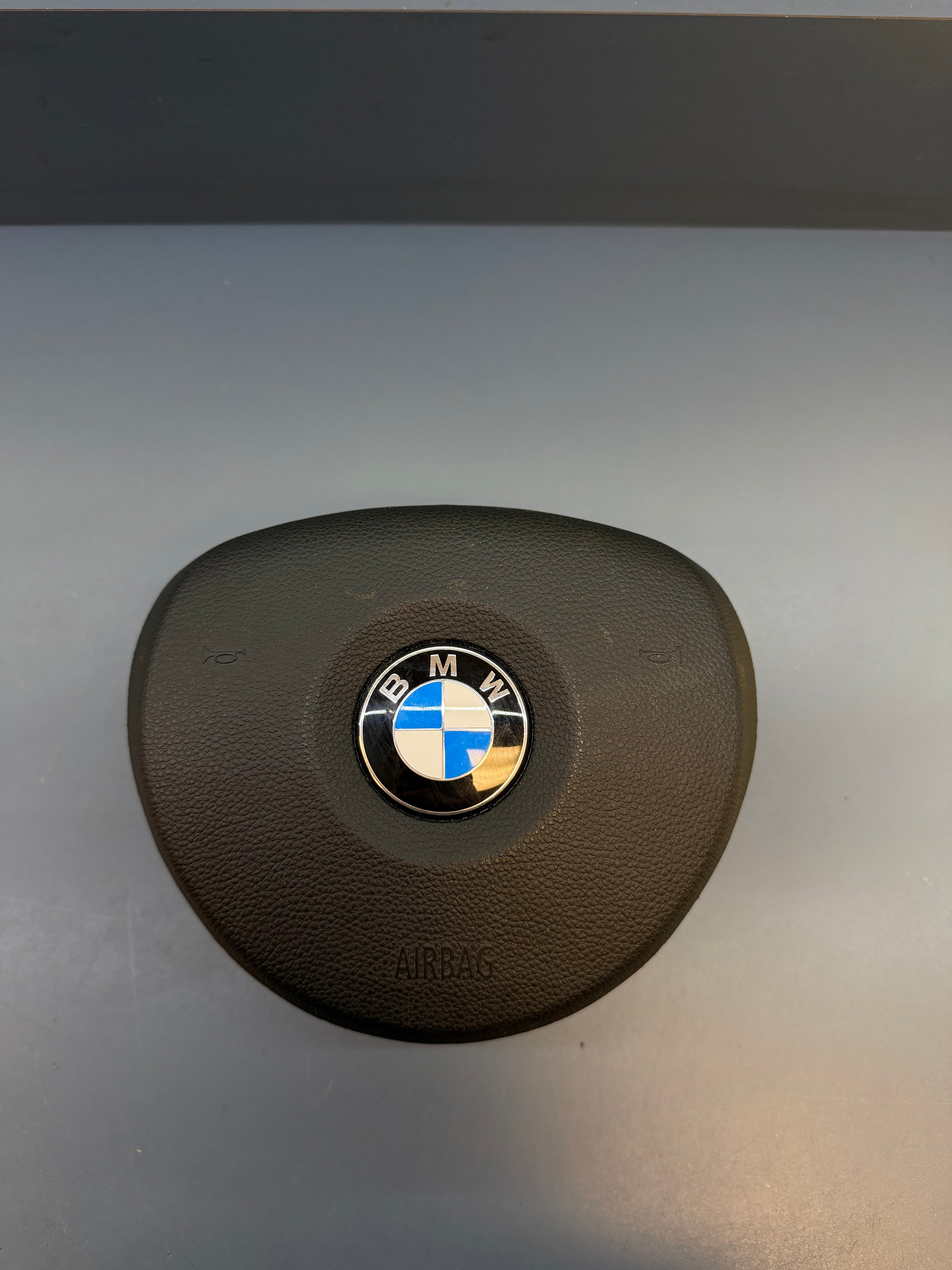 BMW E81 E82 E87 E88 E90 E91 E93 E92
Steering Wheel Airbag 3051642