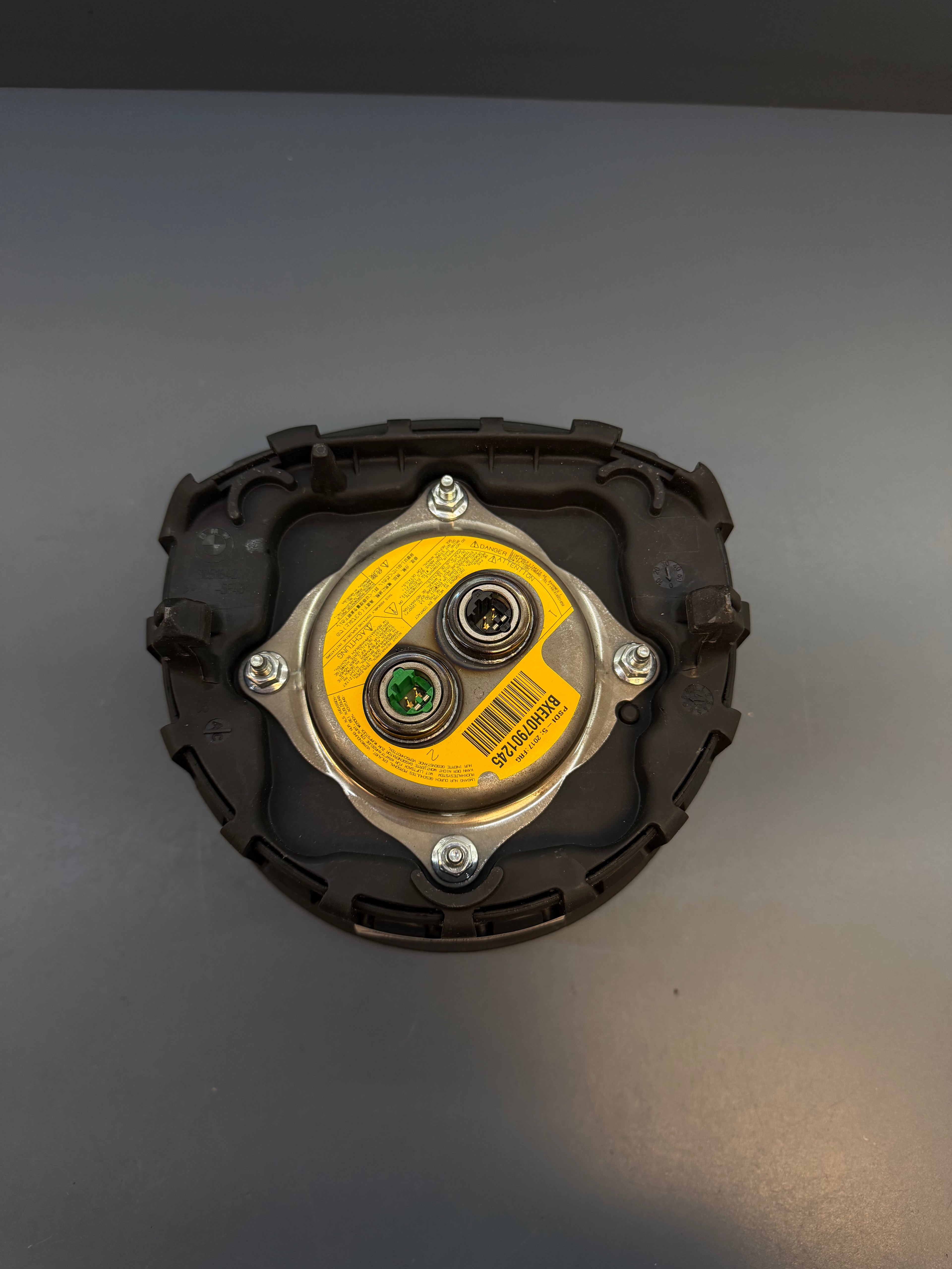 BMW E81 E82 E87 E88 E90 E91 E93 E92
Steering Wheel Airbag 3051642