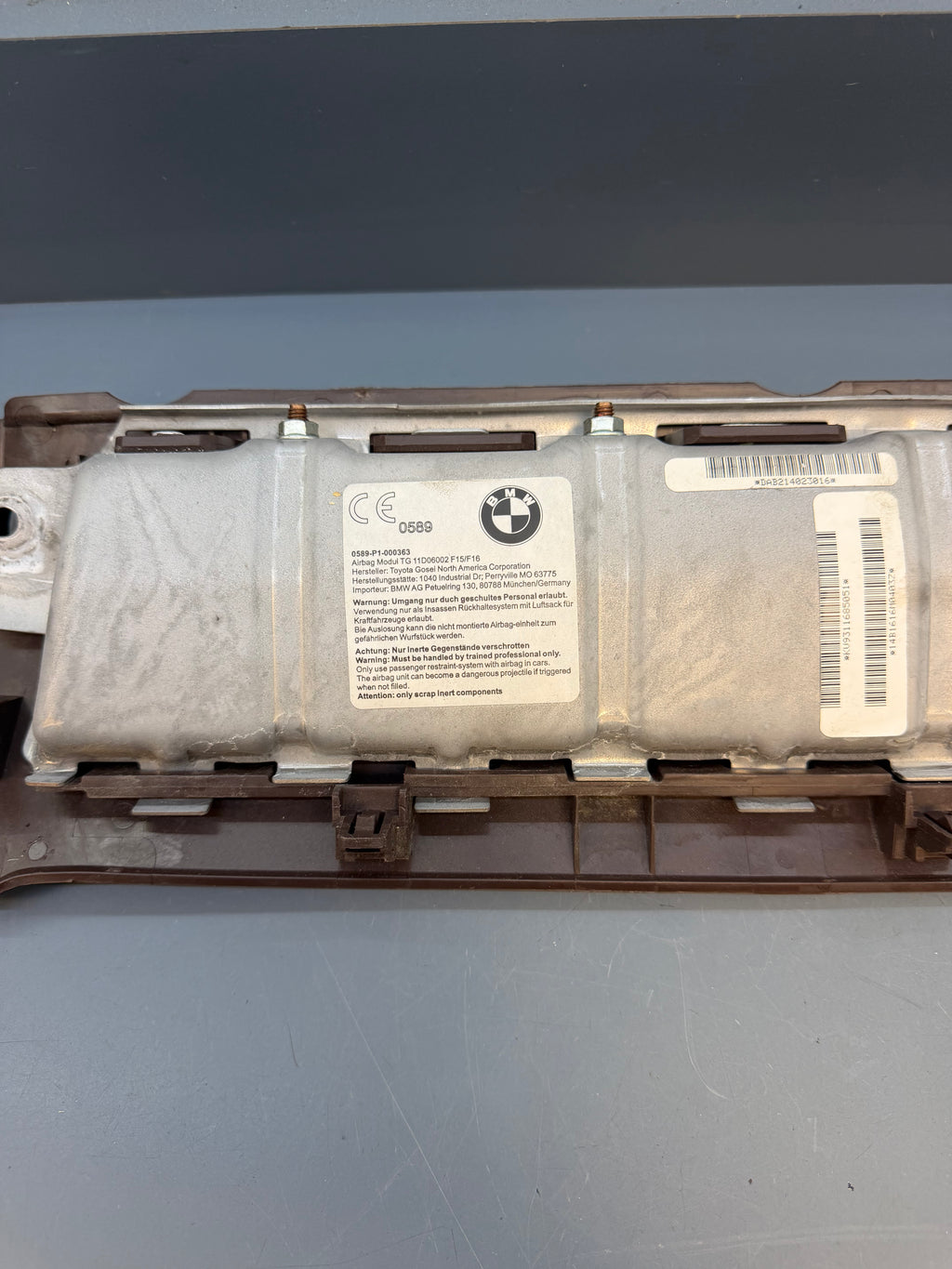 BMW F15 X5 Right passenger side knee Airbag KV9311685051