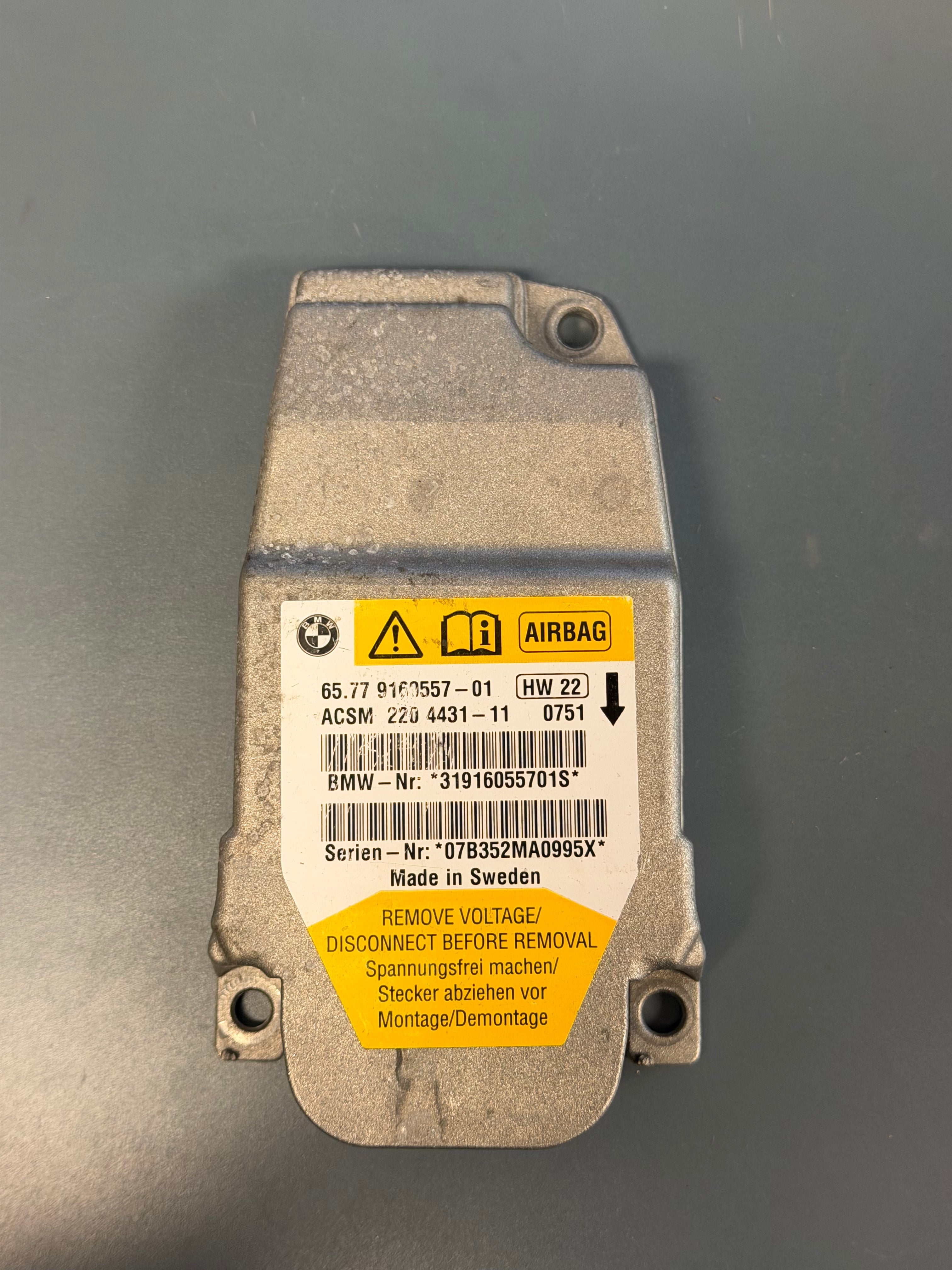 Airbag Control Module E61 9160557-01