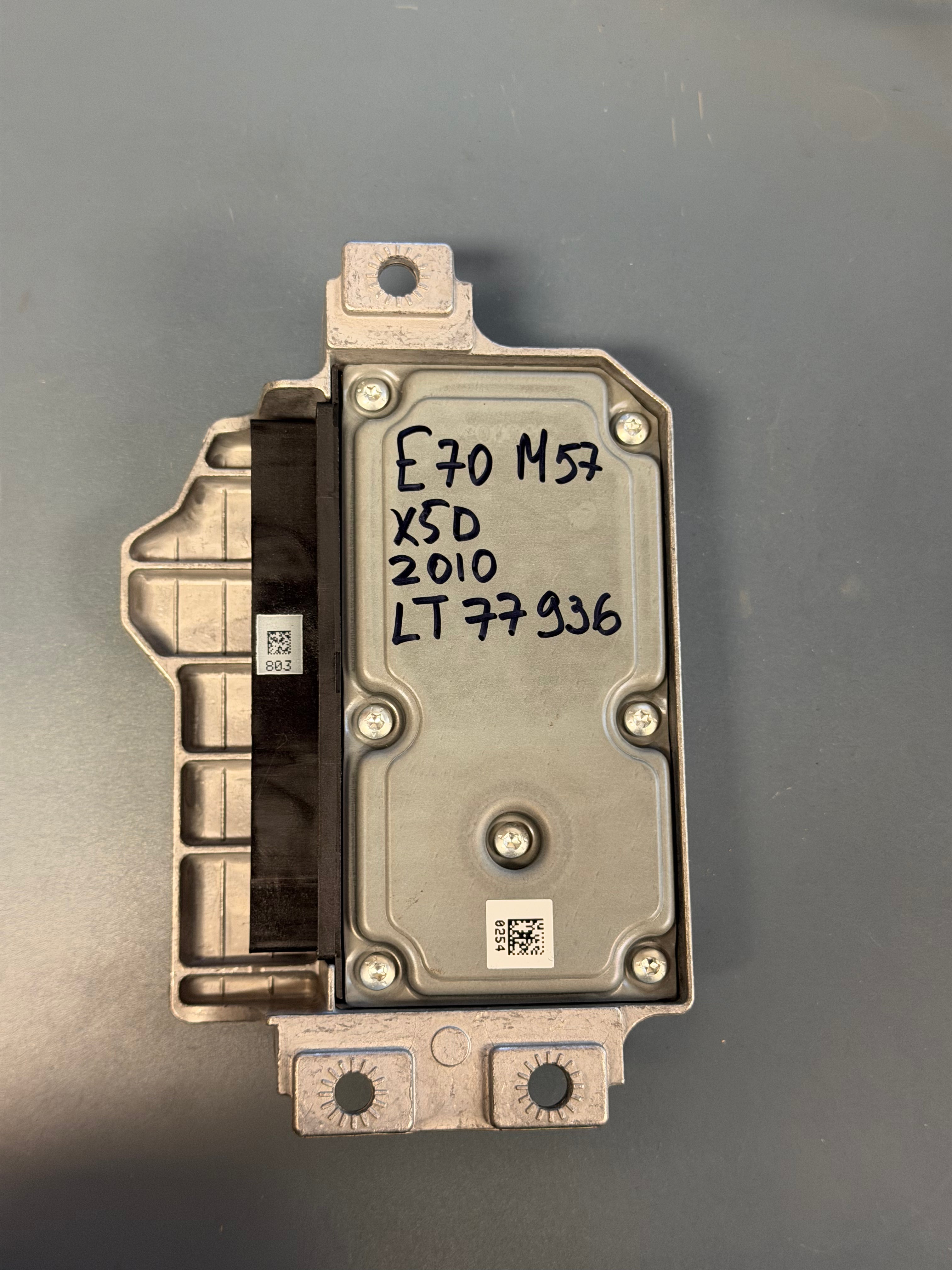 Airbag Control Module E70  9204849-02